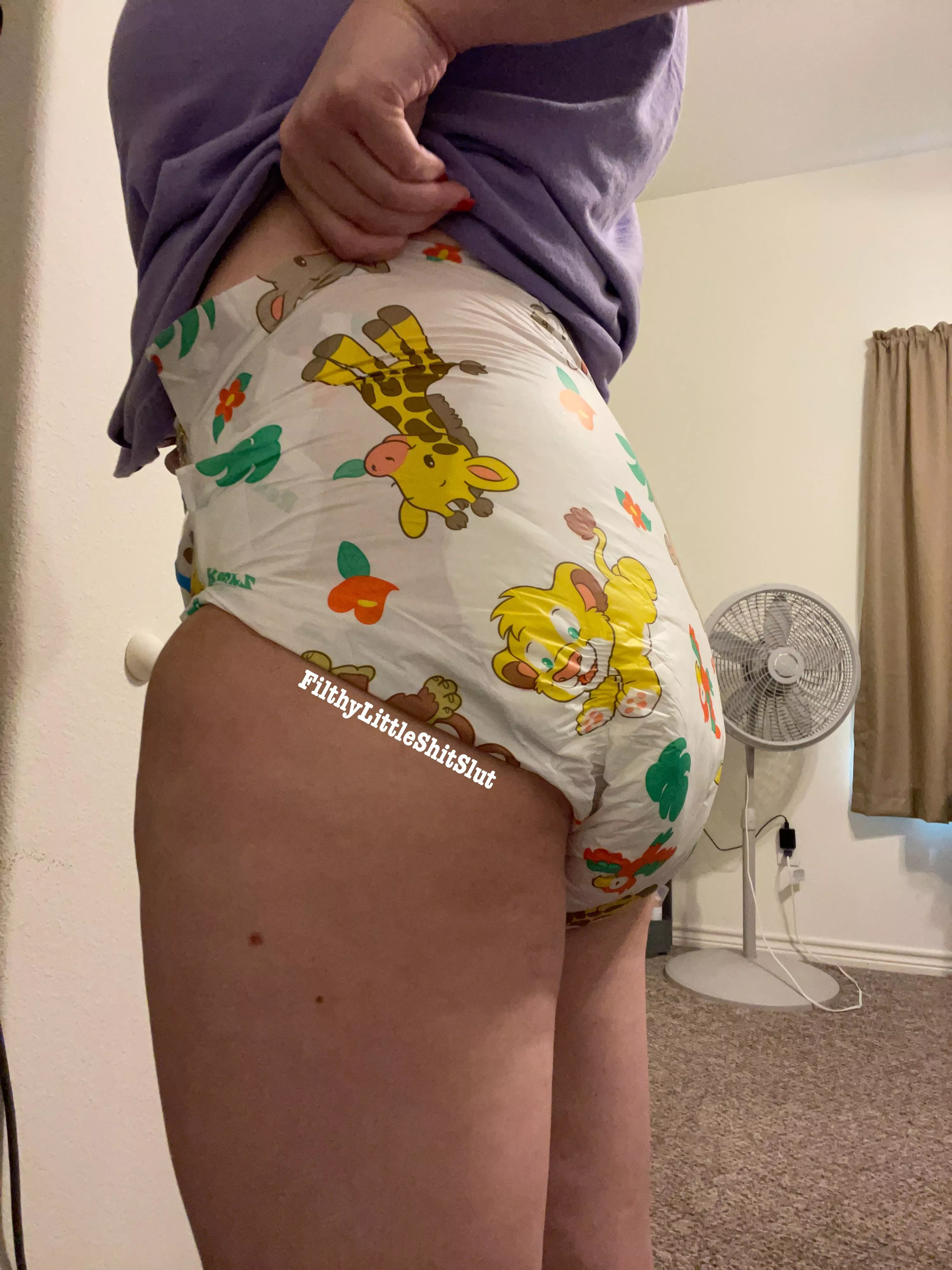 Just a comfy cozy diaper girl ðŸŽ€