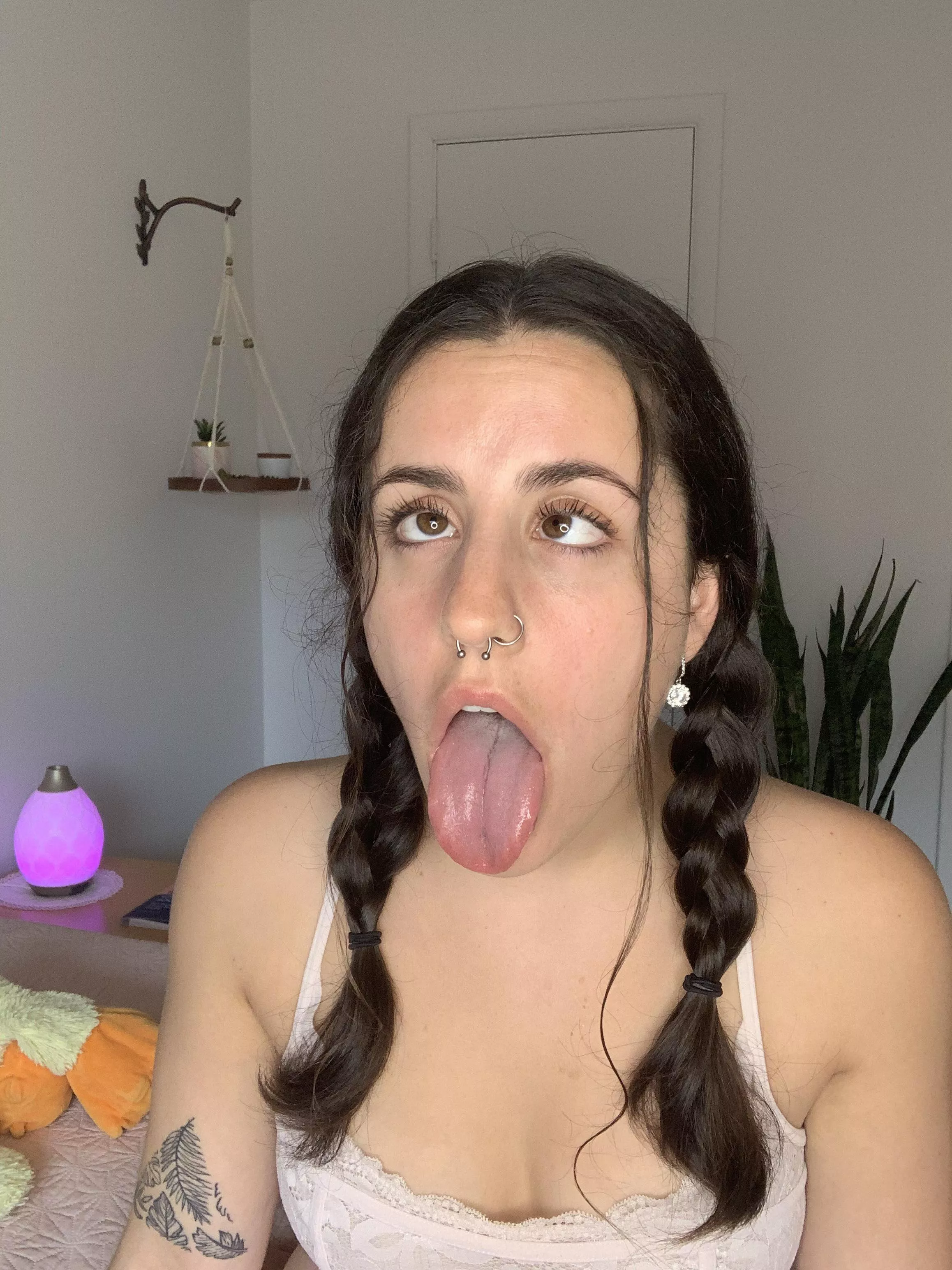 just a cum hungry slut 💦