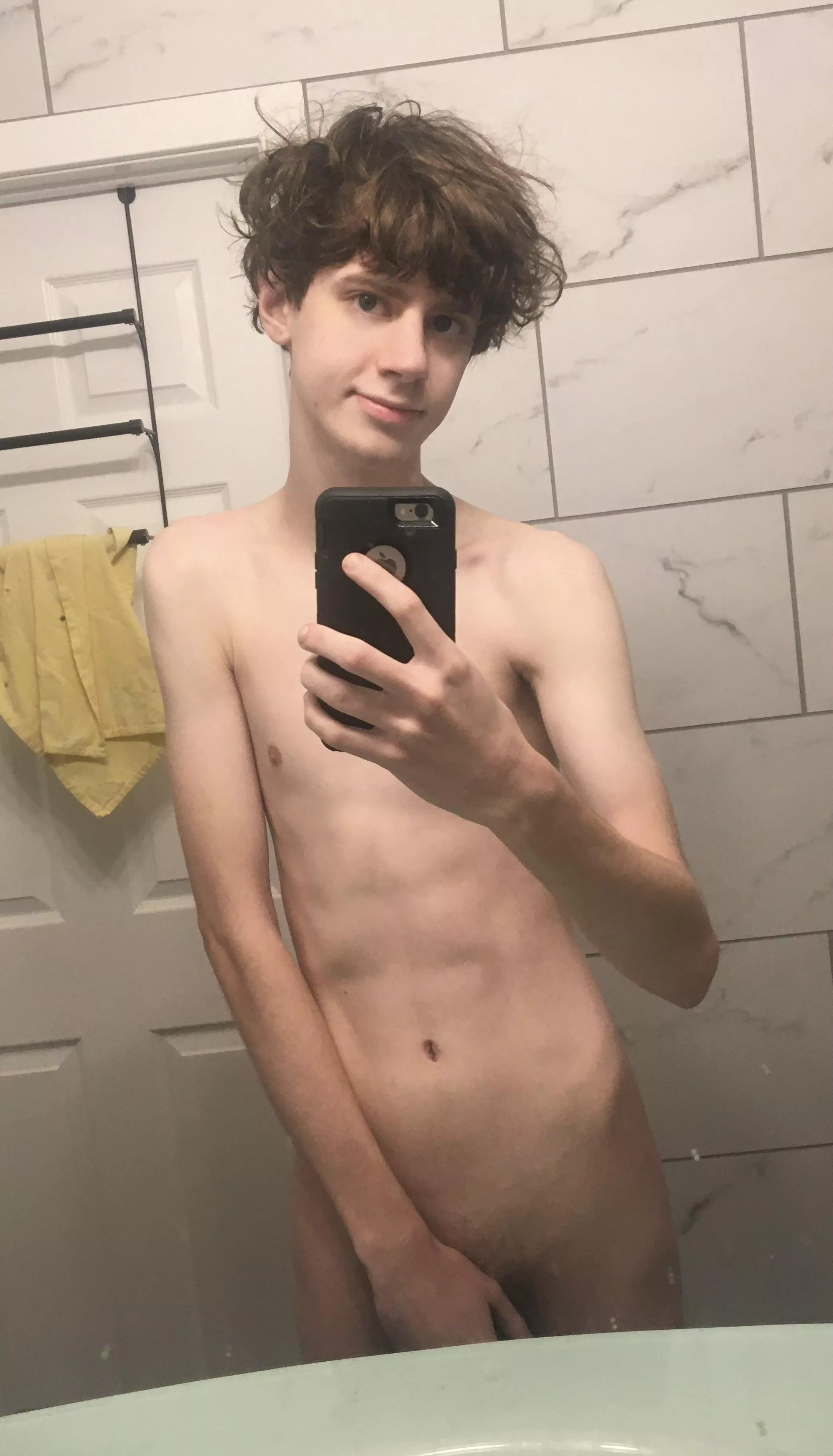 Just a quick mirror selfie, hope the bed head’s alright :)