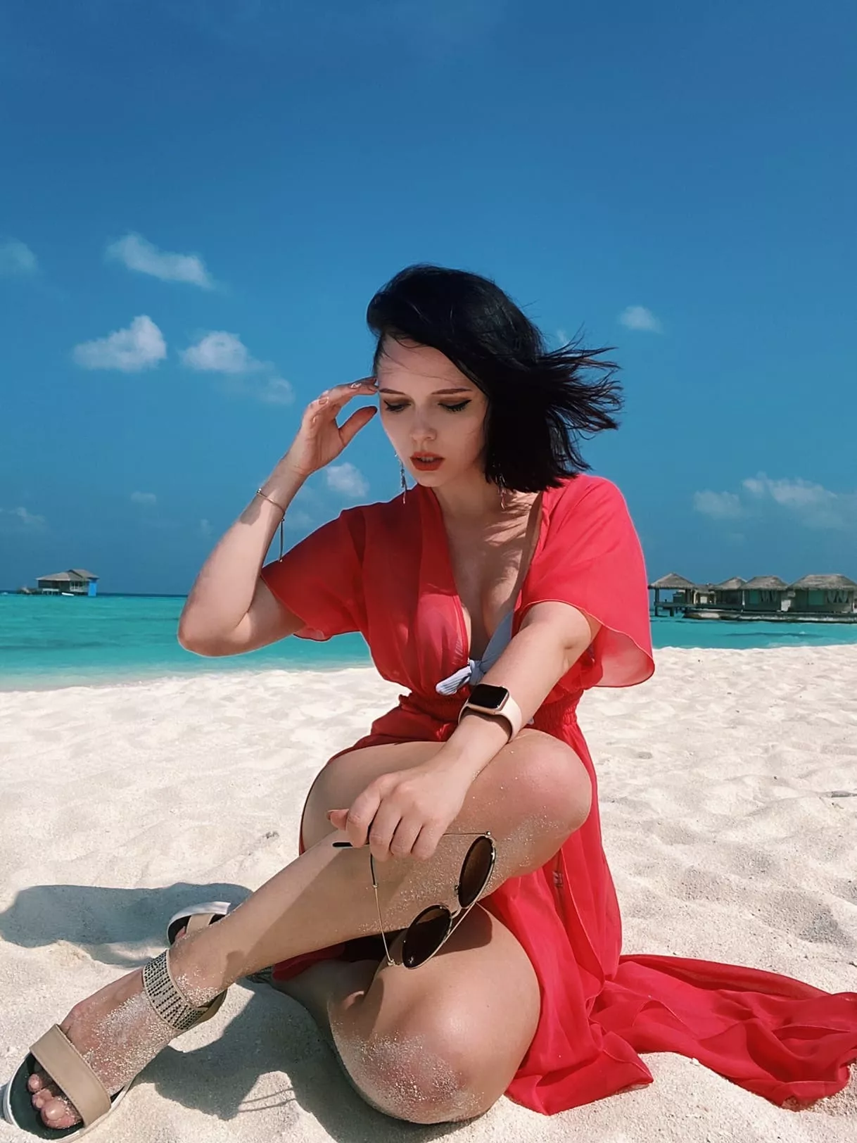 Just another pics from the beach, red suits me right? :3