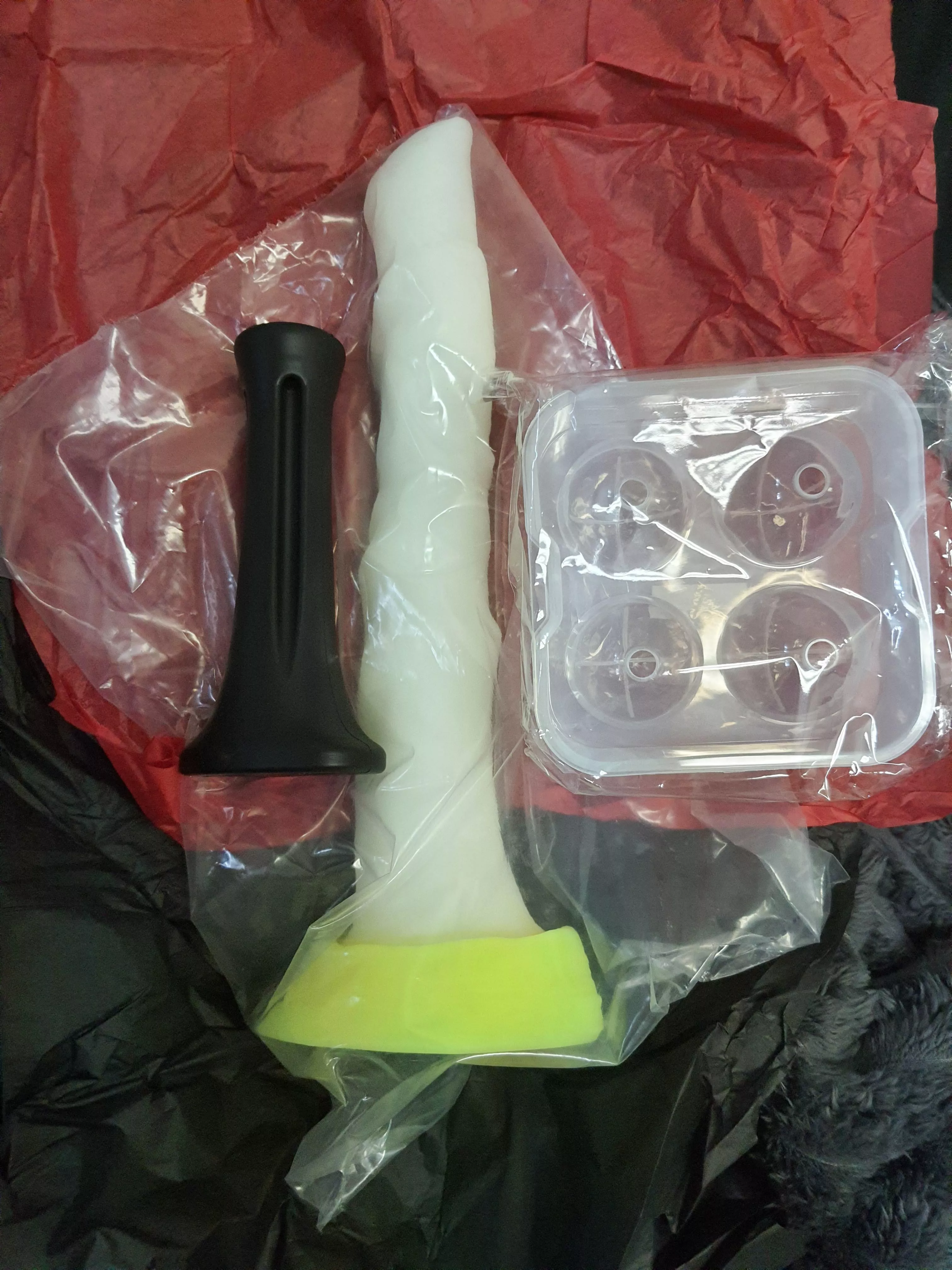 Just got this gorgeous egg layer from Primal Hardwere~ Can't wait to put it to good use 😈