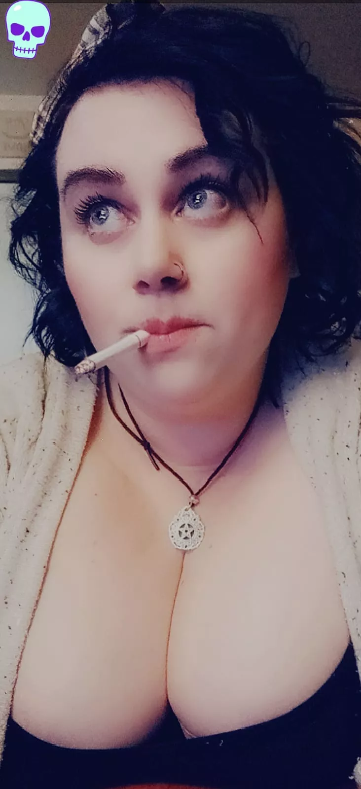 Just having a smoke and thinking about how I hadnt posted in a bit😘