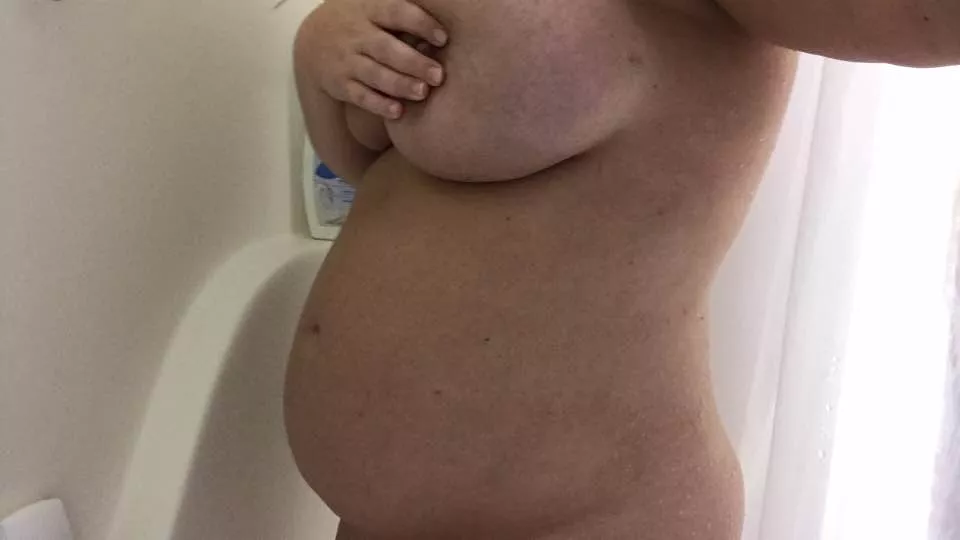 Just love showing you all our bump. U/abbsj22