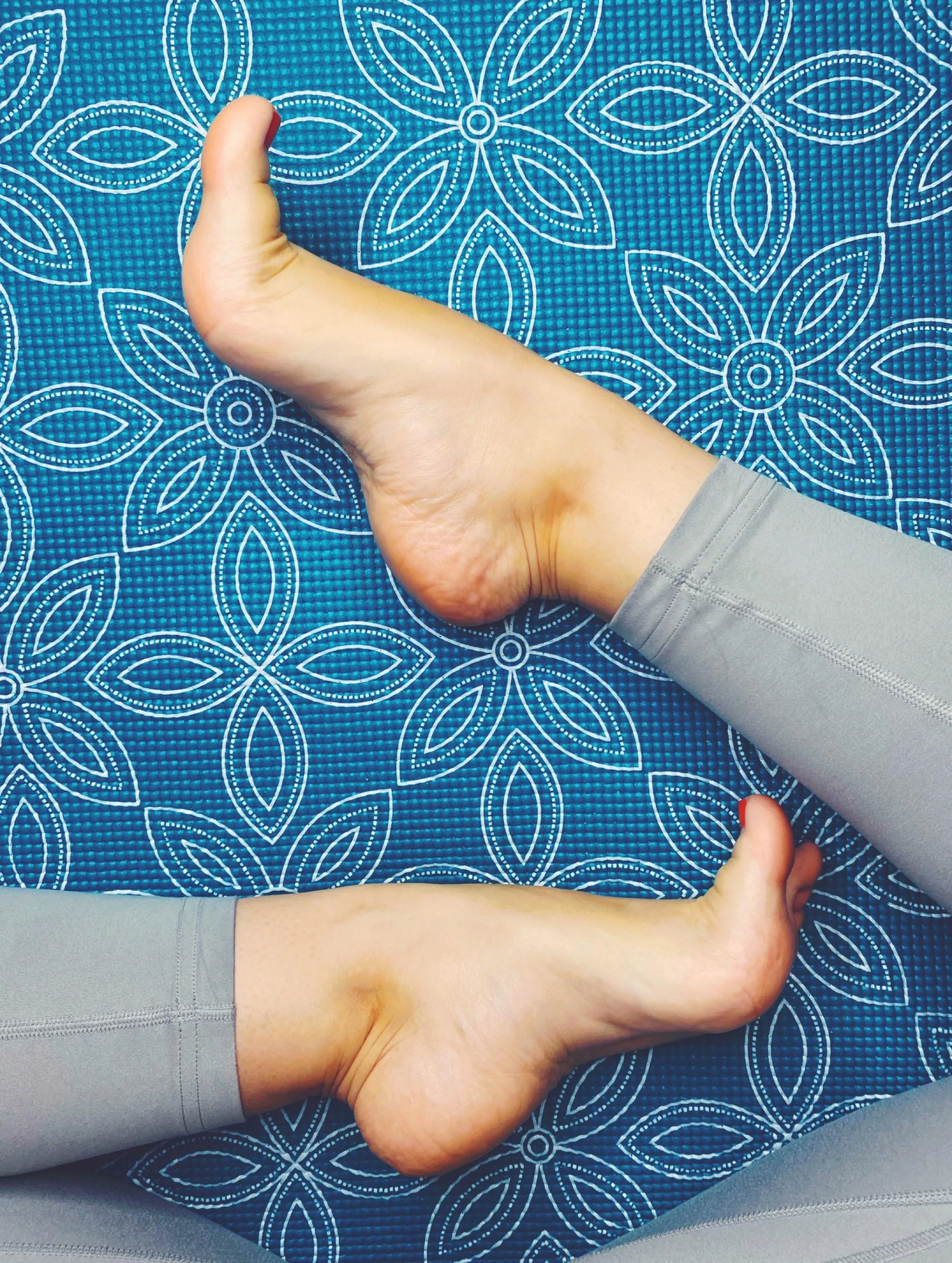 Just on my yoga mat 🧘‍♀️needed a stretch 😈