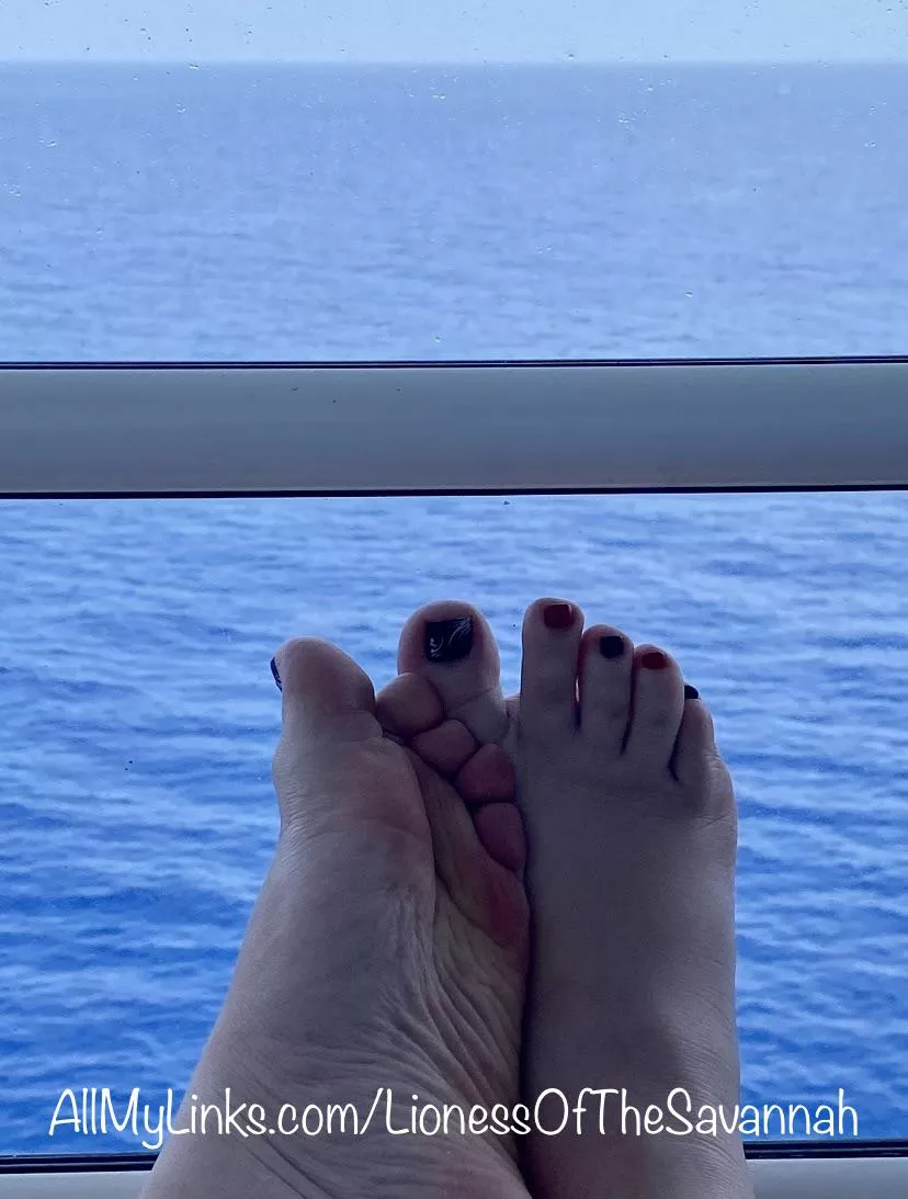 Just relaxingâ€¦ Which view do you like better? ðŸŒŠ or ðŸ¦¶ðŸ»? DM me! ðŸ˜‹