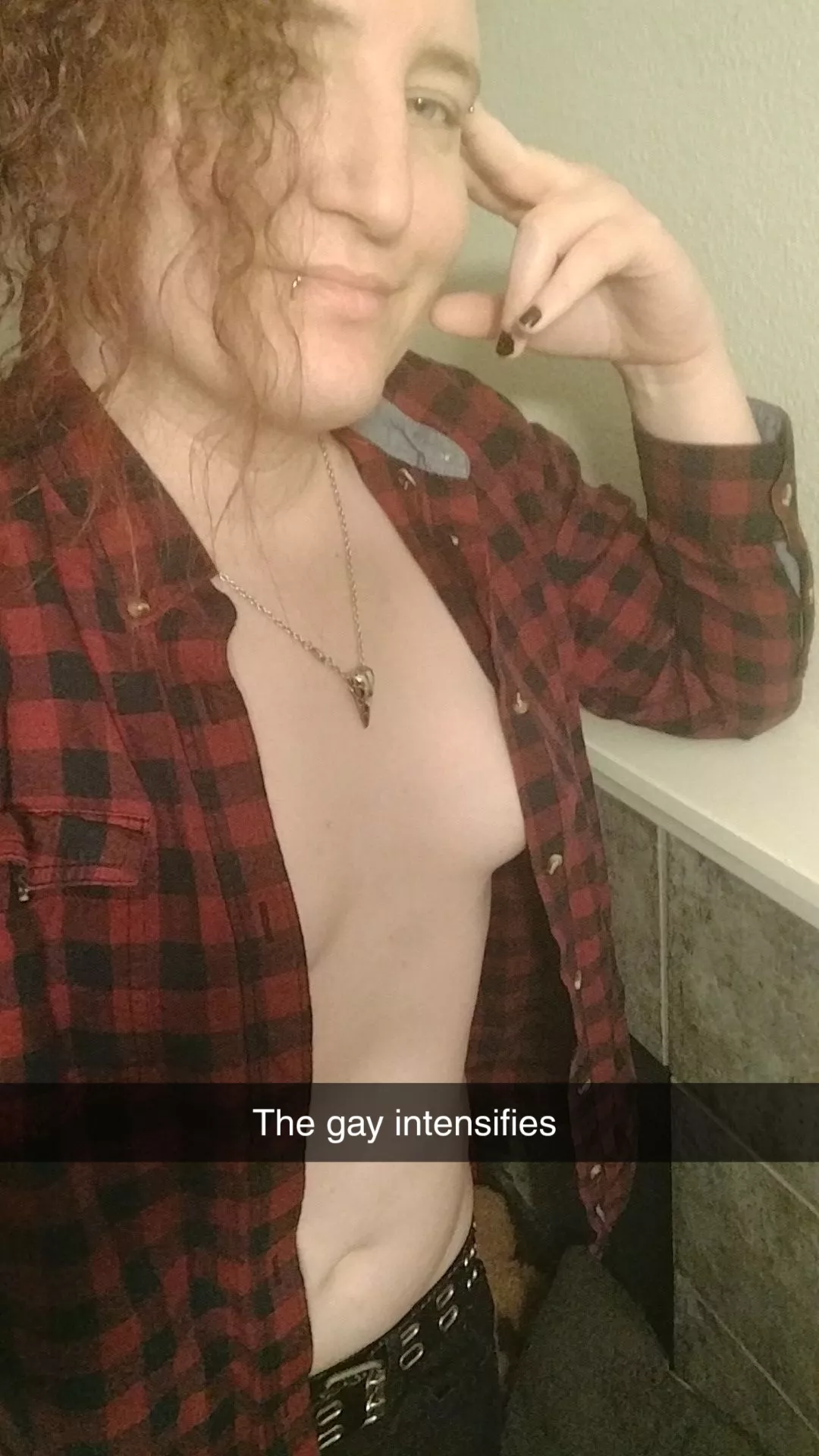 Just some Trans Femme titty cleavage 😘