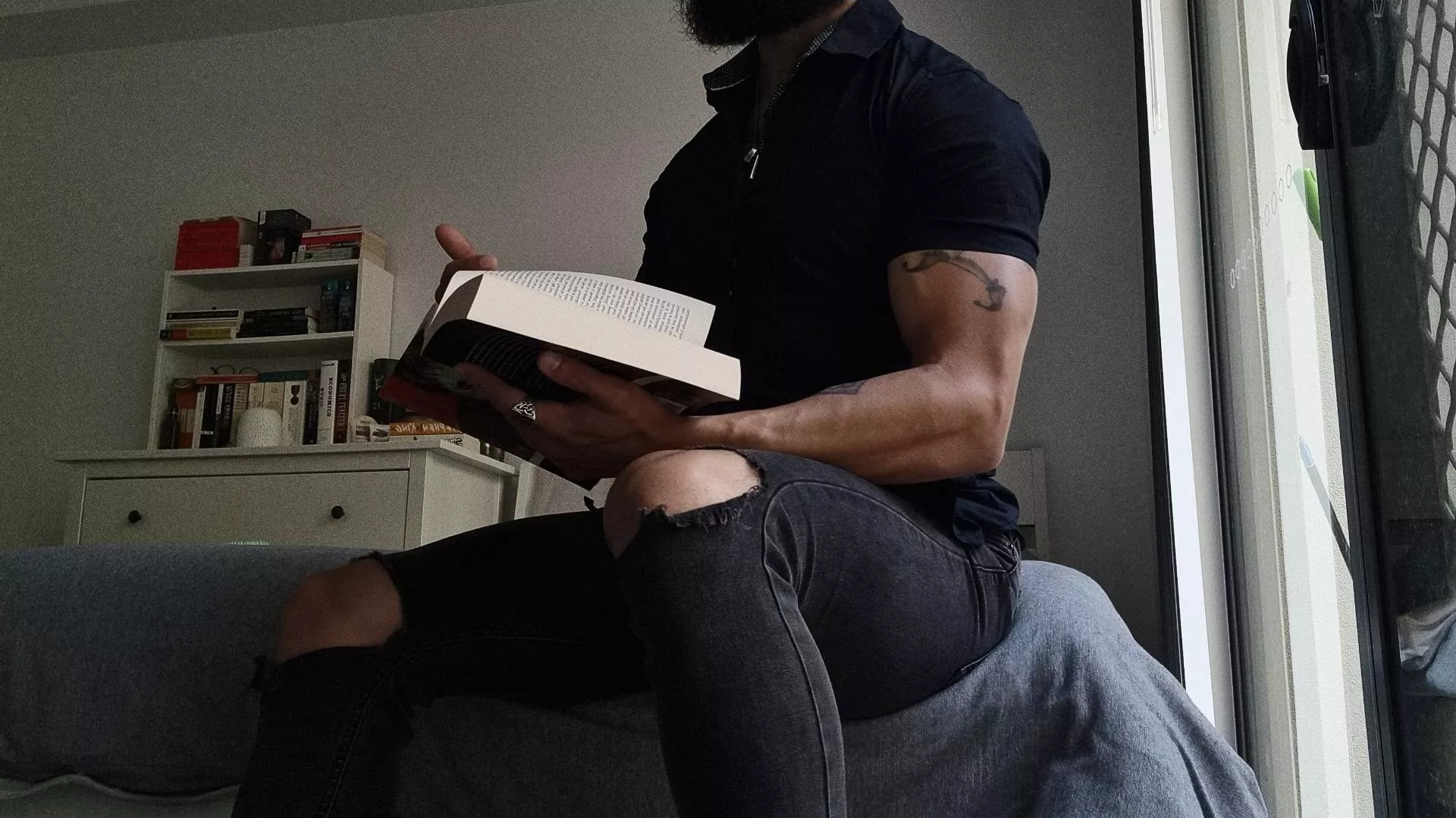 Just spreading some book cheeks 🤓