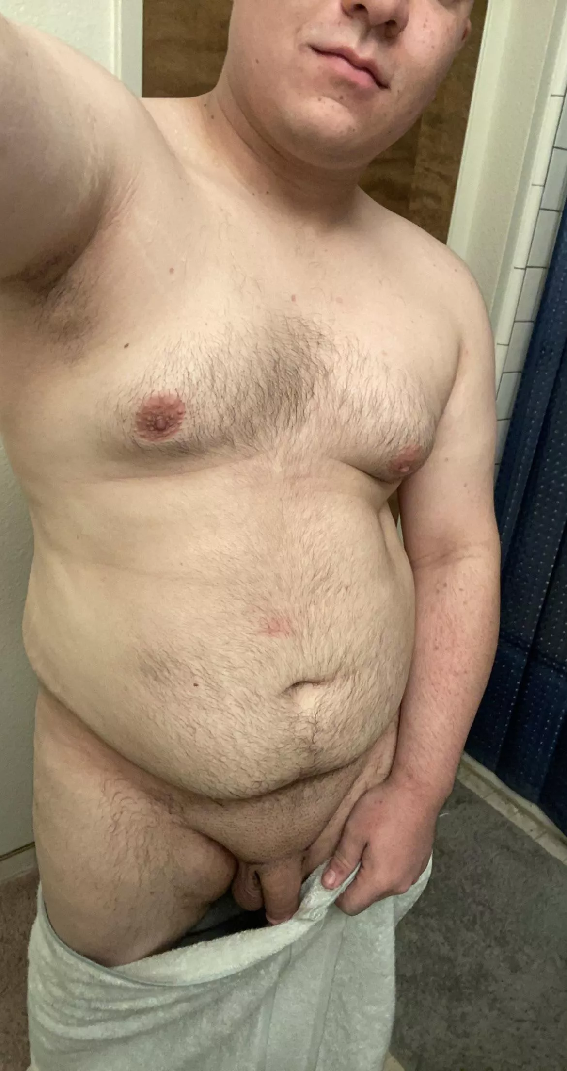 Just stepped out of the shower ðŸš¿ðŸ§¼ðŸ˜‰[m 25 220lbs 5â€™7â€ ]