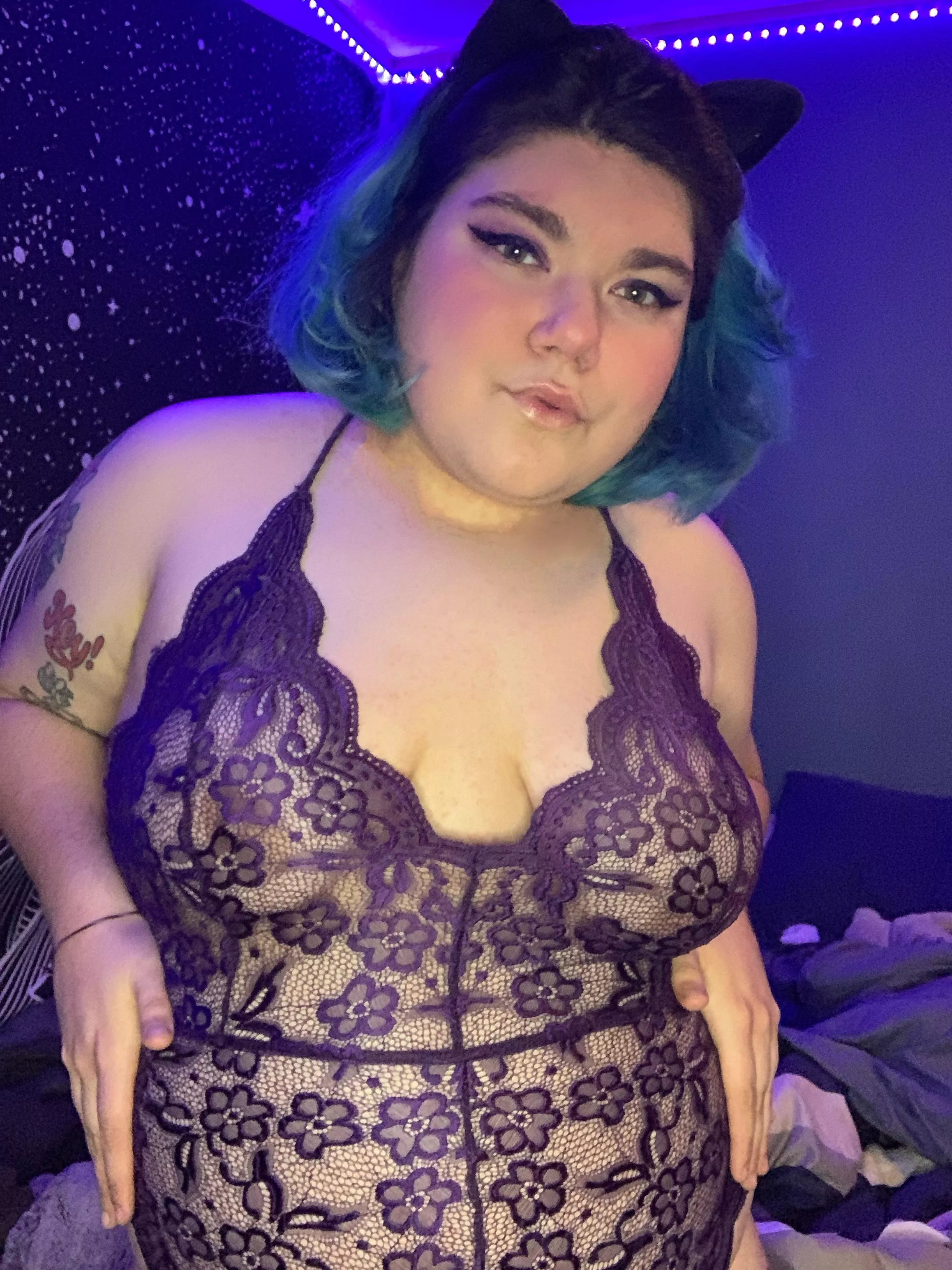 just trying on some lingerie a friend gifted me ðŸ’œ