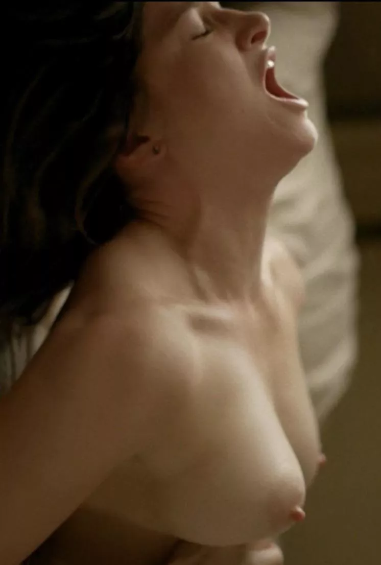 Kathryn Hahn's erect nipples in I Love Dick.