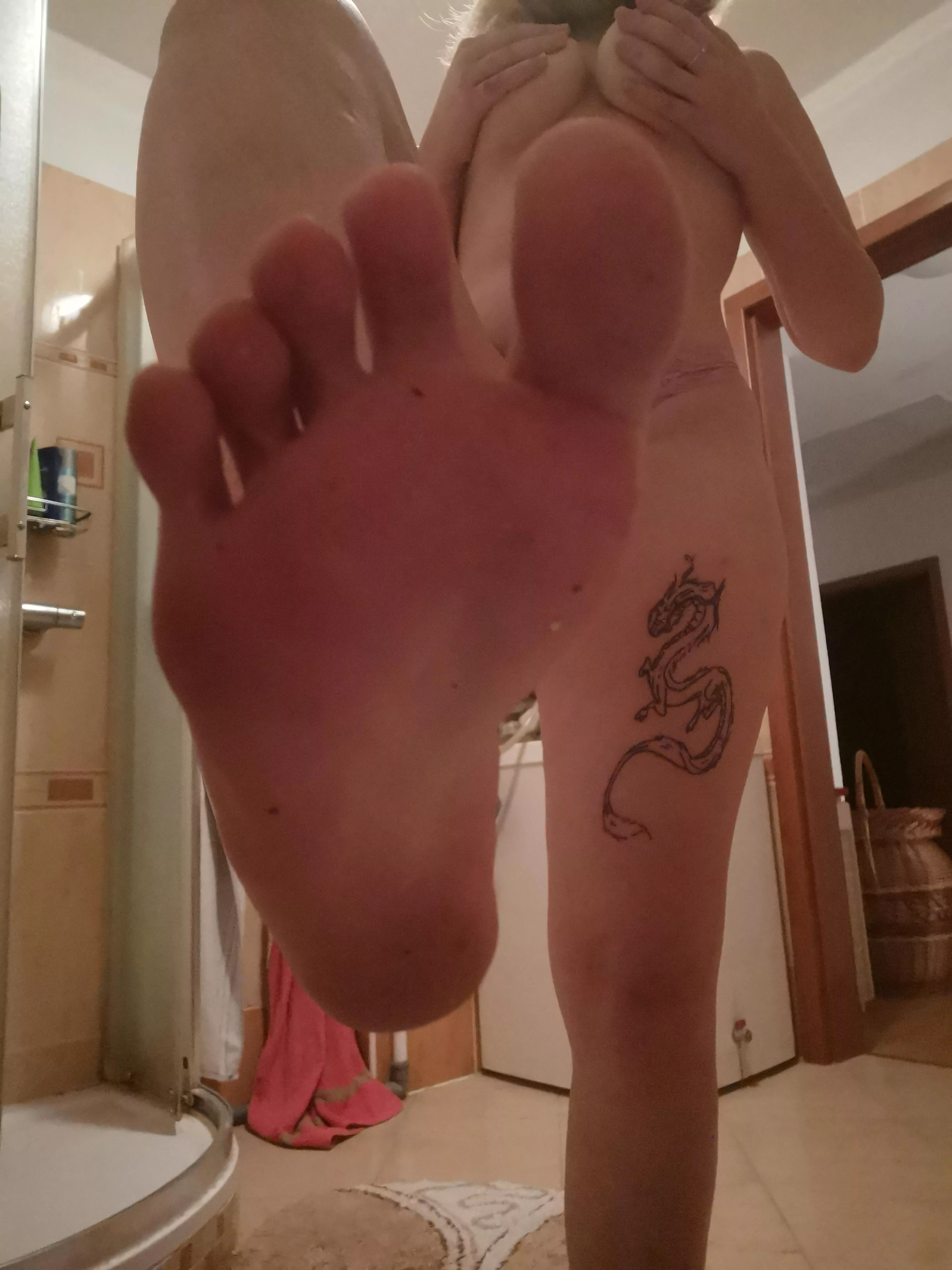 Kiss my dirty feet 🥰😩