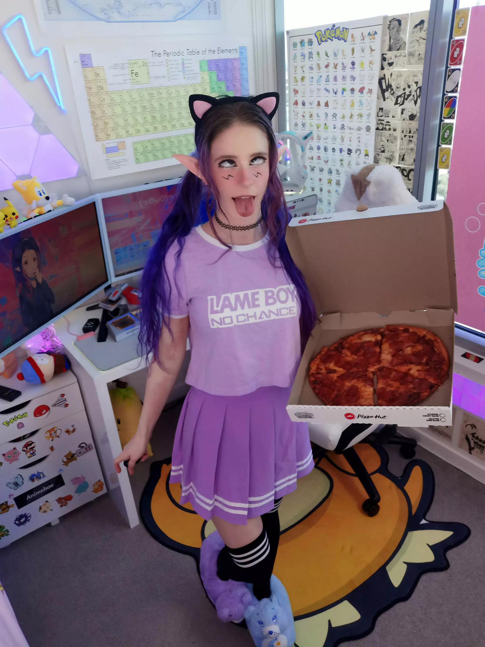 kitten has some pizza for you 🍕❤️