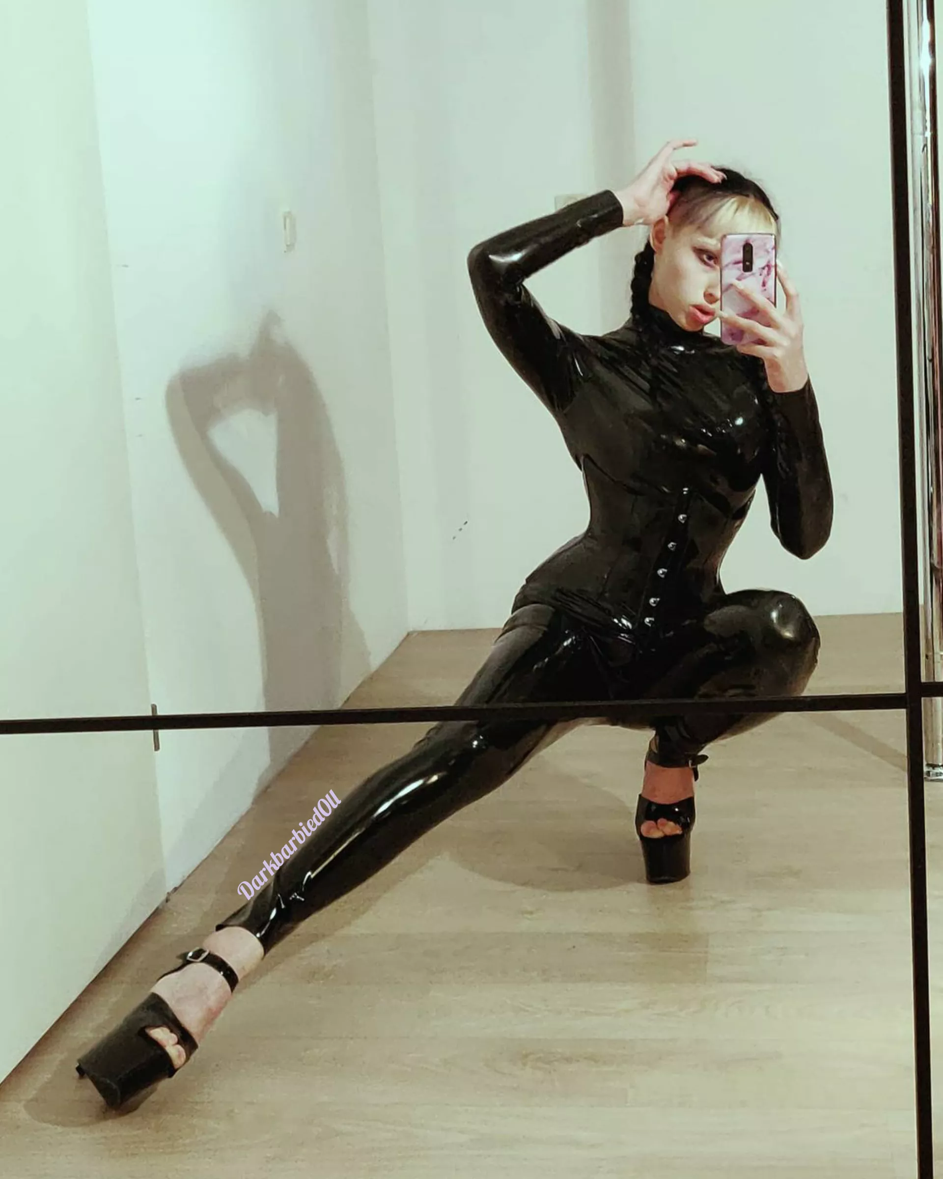 Laced up latex doll ⛓️💞 [25f]