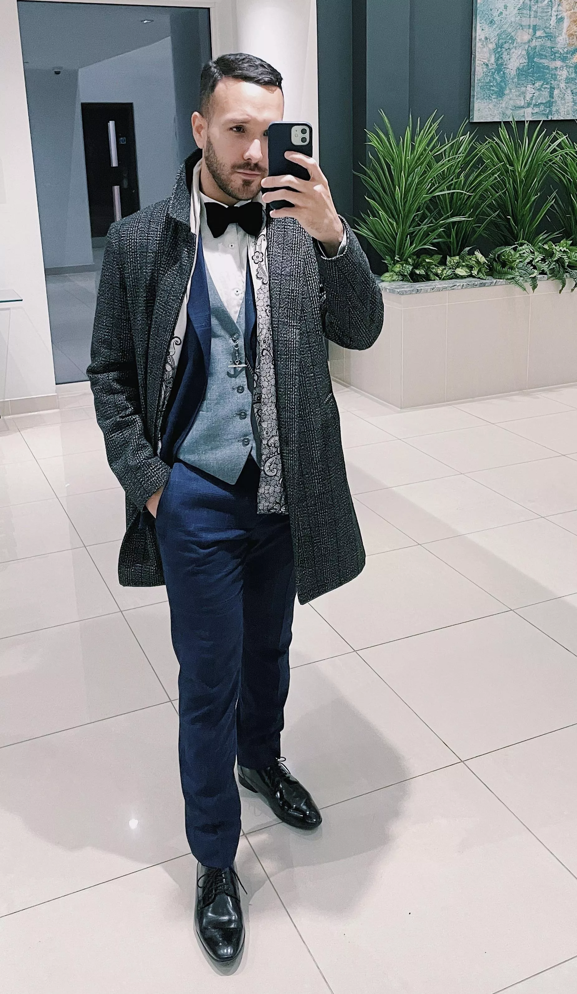 Last night I went to a Gatsby inspired party and I used what I had to come up with this outfit. What do you think? 😅 be gentle.