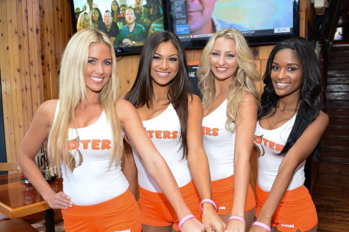 Last of the Hooters Girls