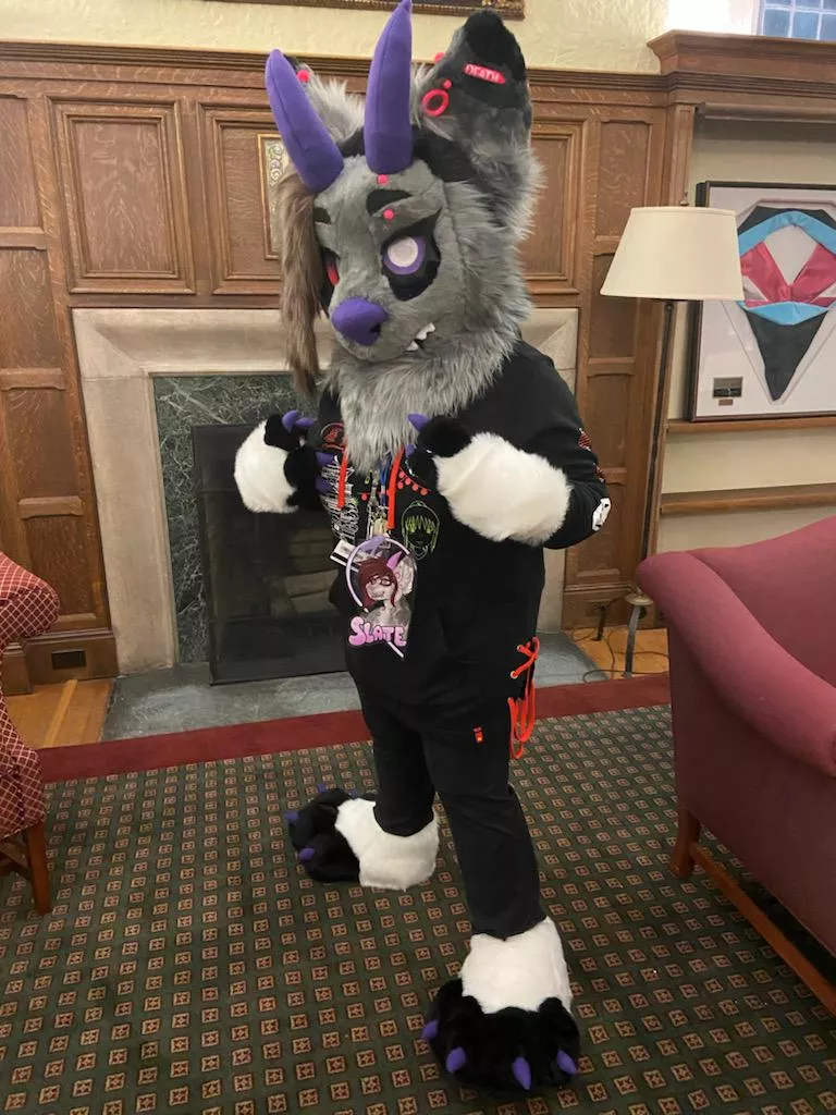 Late Fursuit Friday! In love with my partial of my sona, Slate