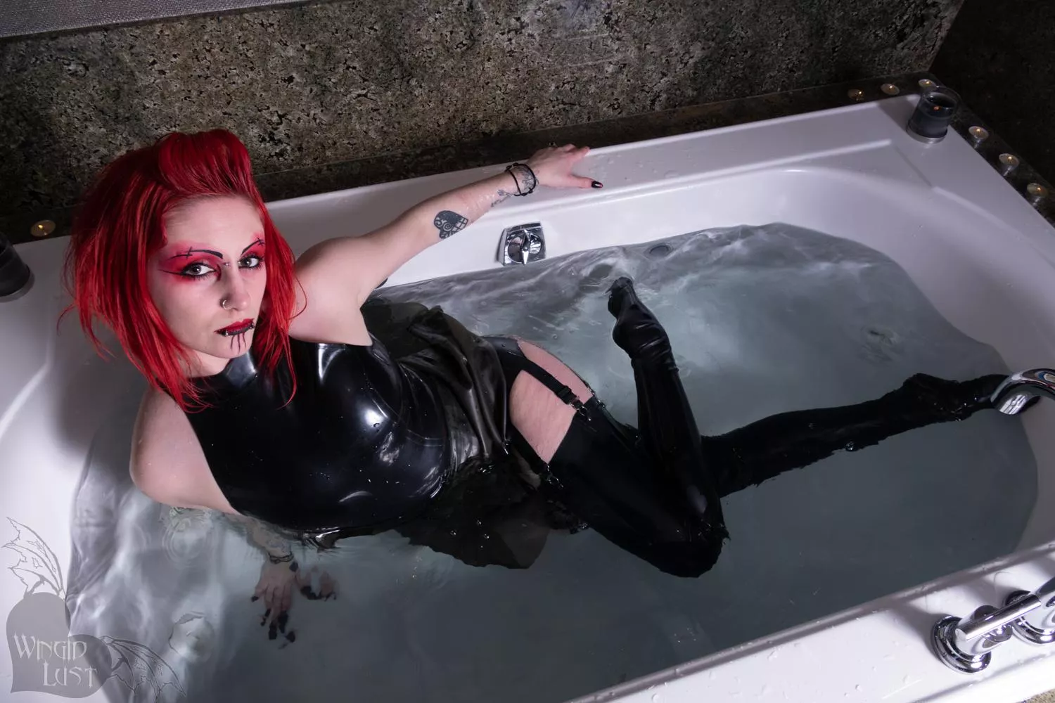 Latex Bath 🖤💦 [self]