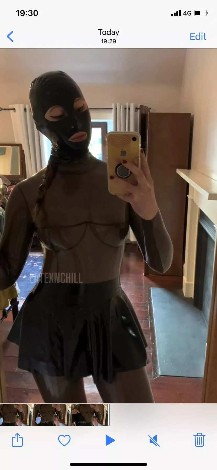 Latex selfie, what do you think of my outfit?