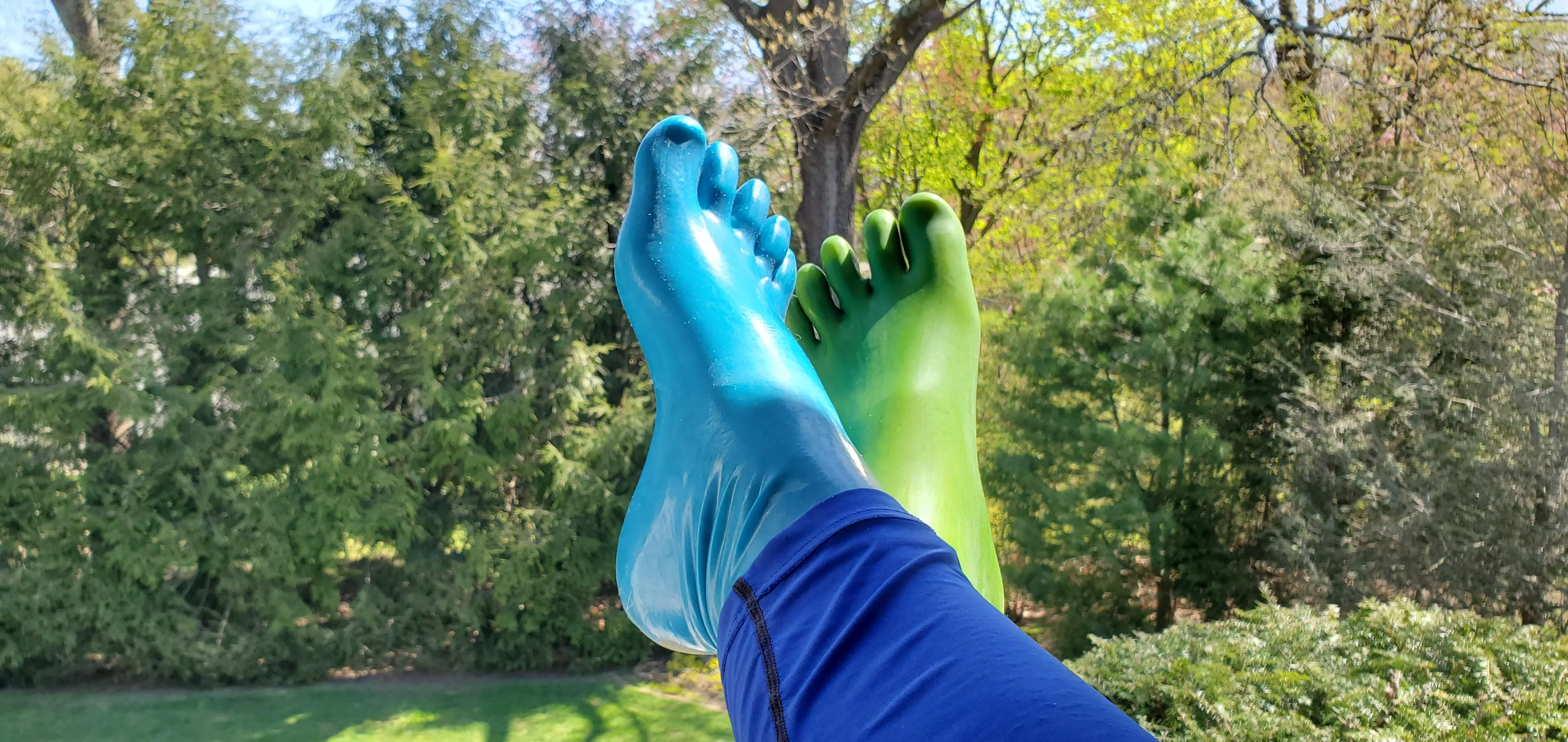 Latex toe socks in the sun