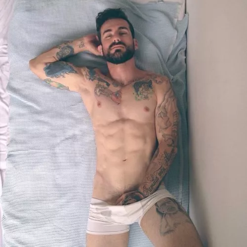 Laying down (X-Post /r/meninbed)