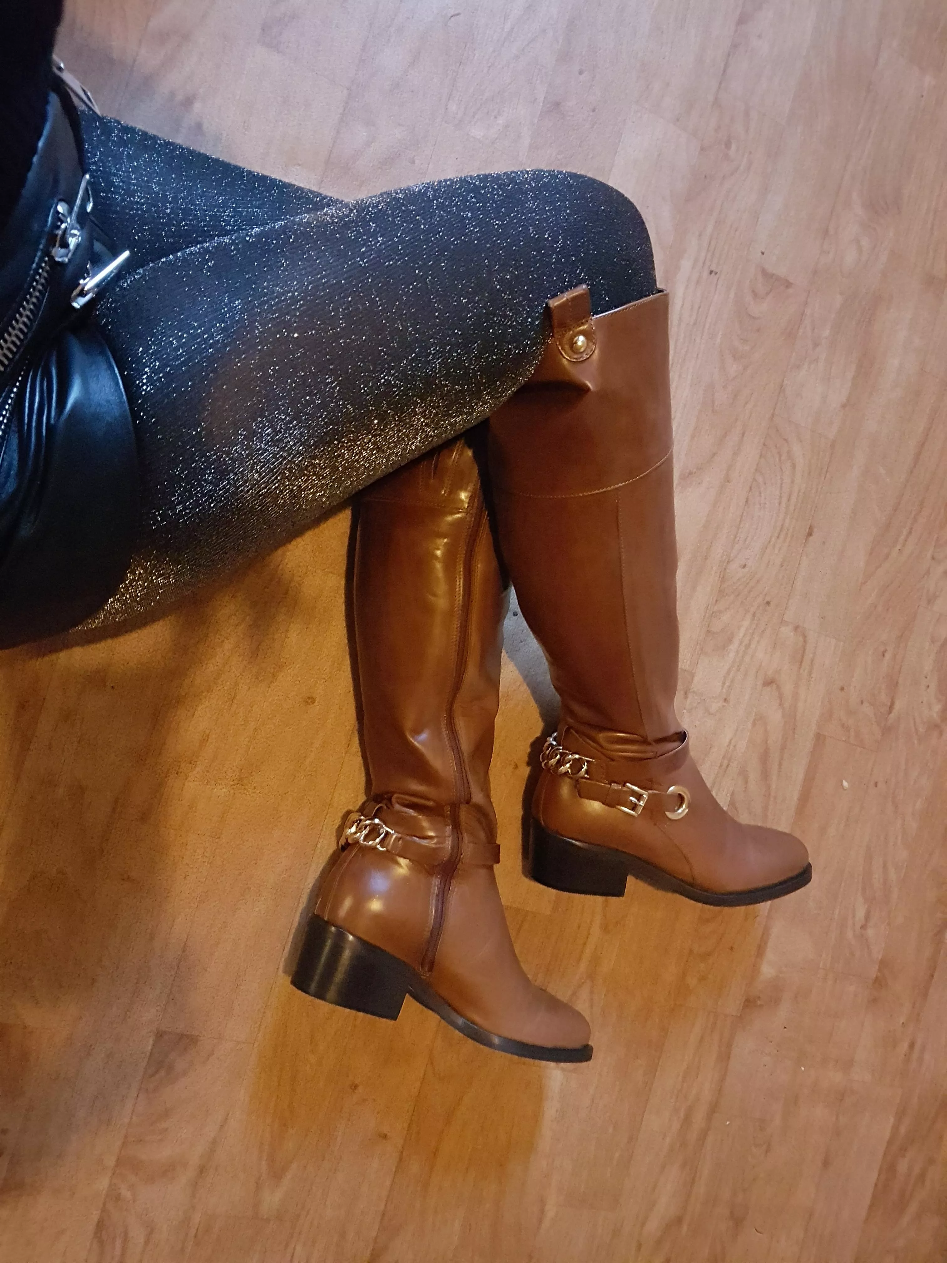 Leather hotpants, tights & brown leather riding boots. More photos are on my AVN fansite