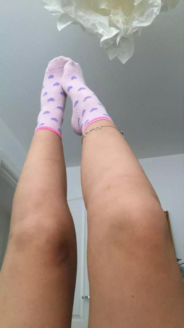 Legs for days and cute love hearts ðŸ’—ðŸ’œ