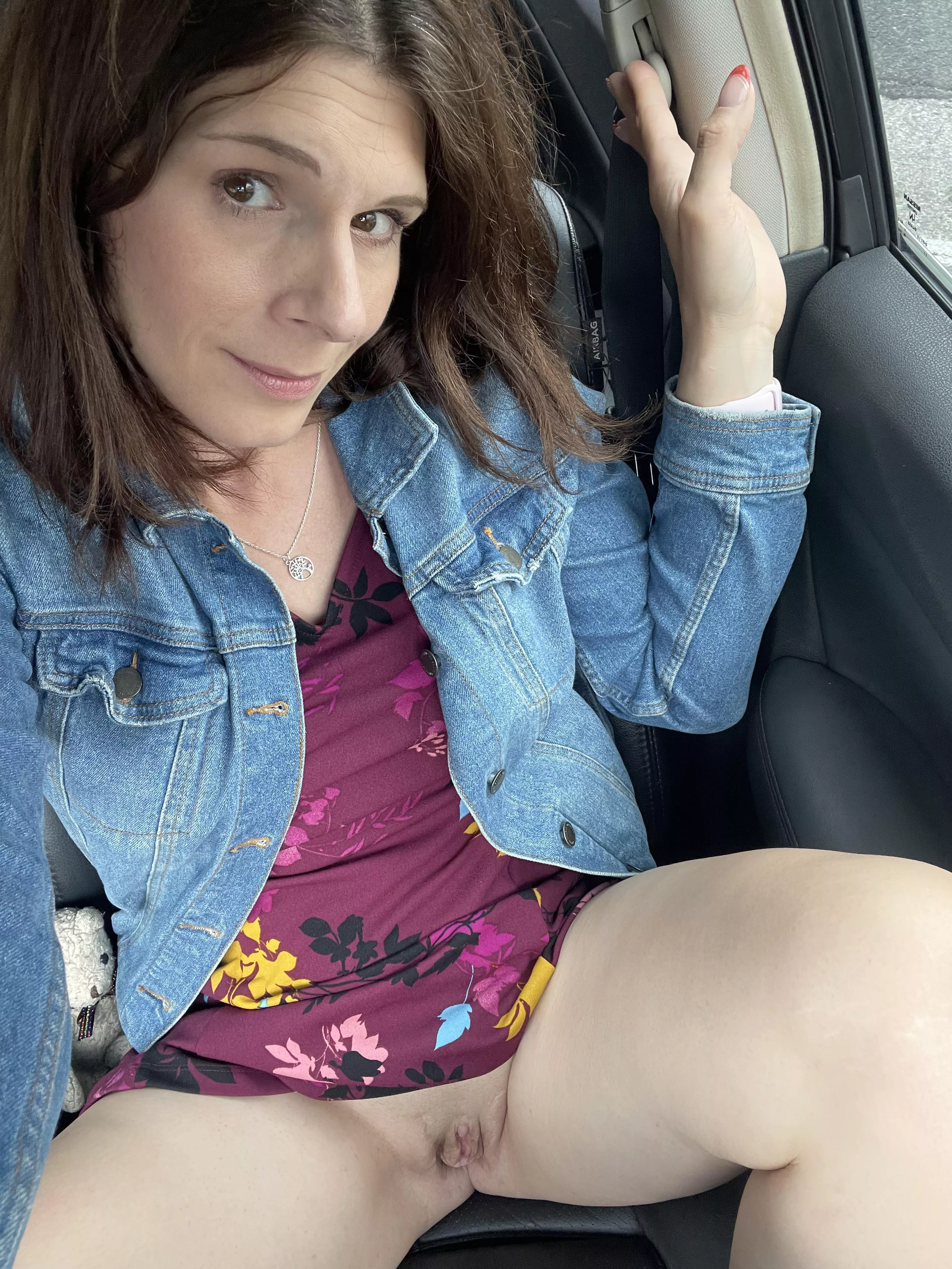 Legs open with a willing attitude is how I go about my day (39F)