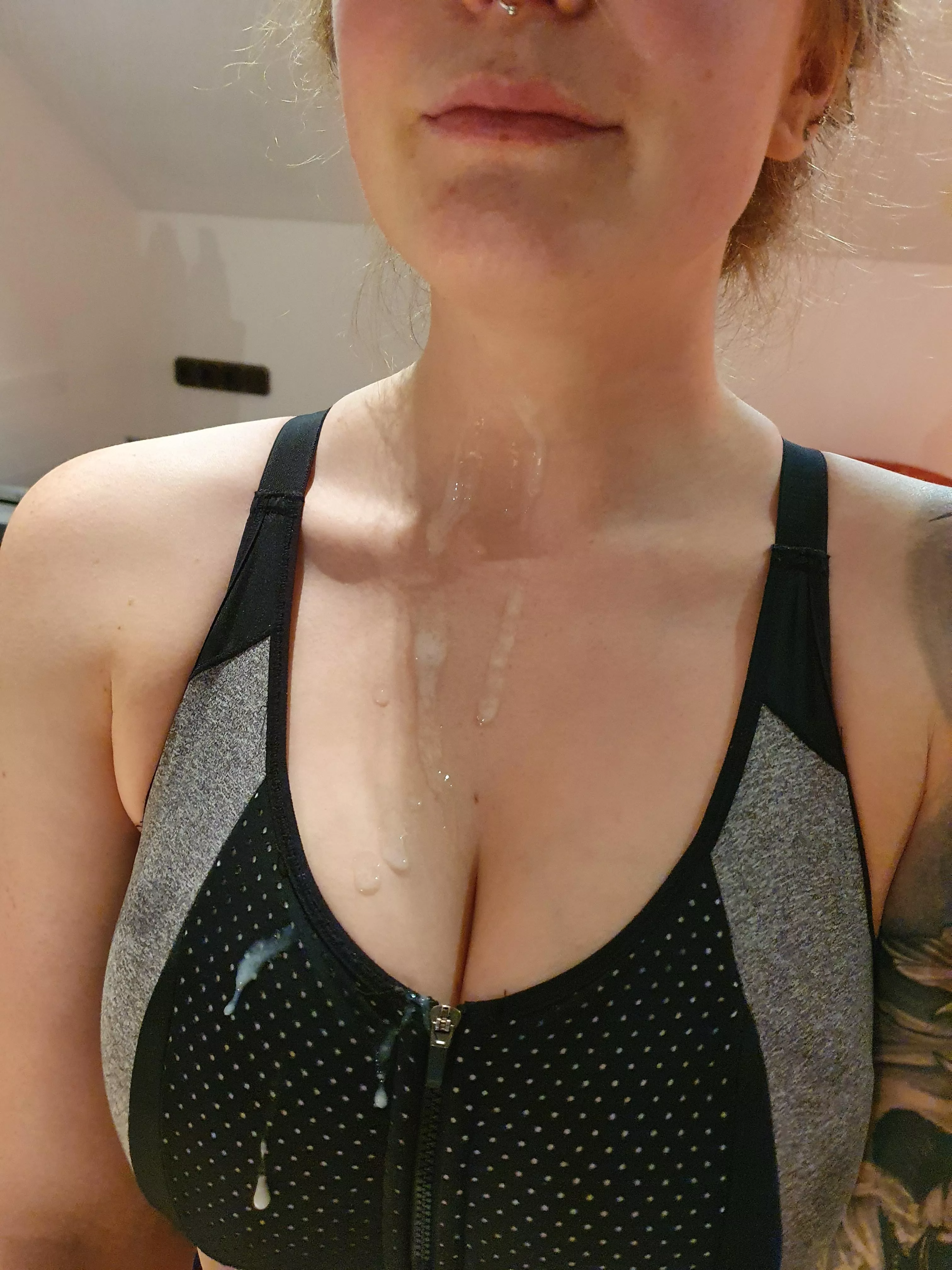 Let me be your cumslut in the gym 🥰