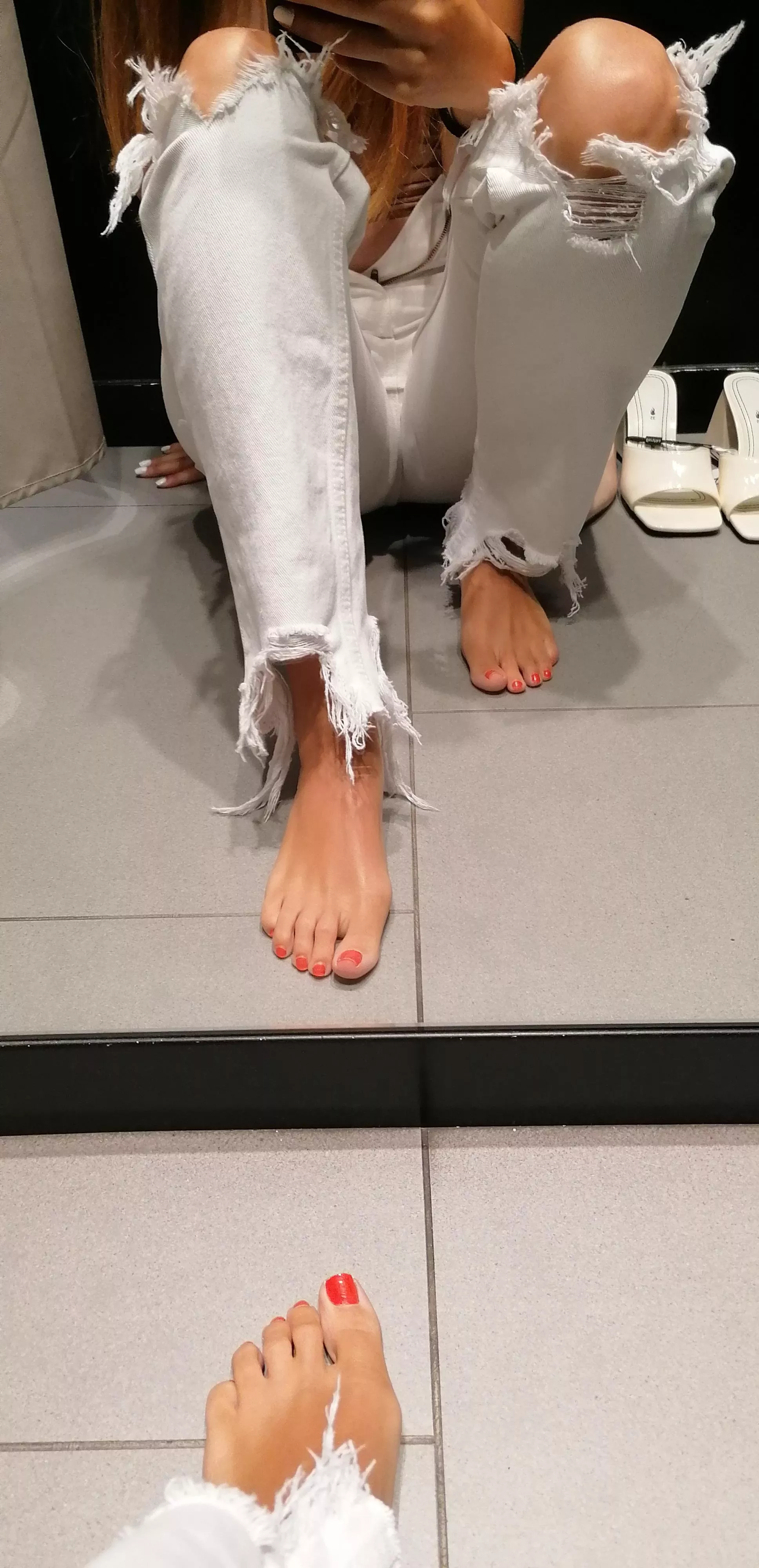 Let's have some fun in the changing room 😇