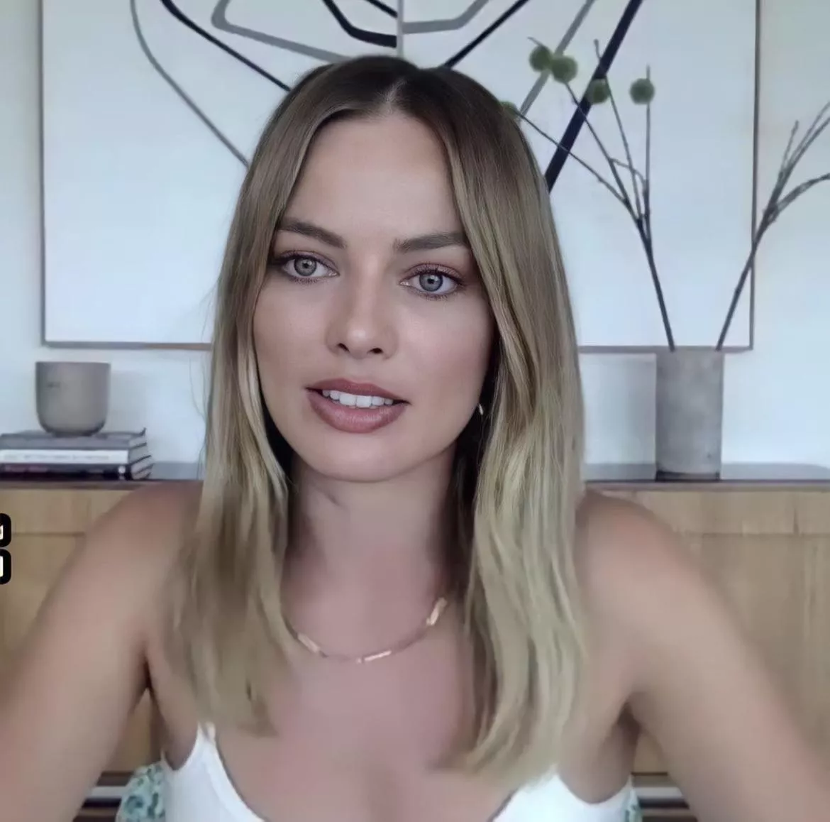 Let’s jerk our throbbing cocks for Margot Robbie