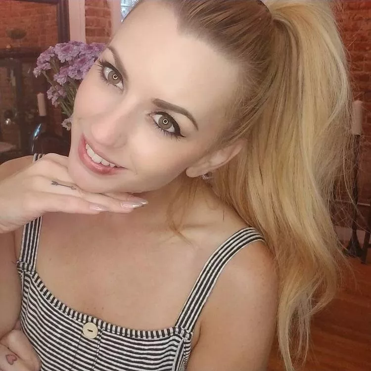 Lexi Belle