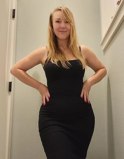 Liking my waist to hip ratio in this dress â¤ [F47]