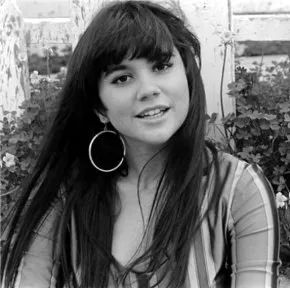 Linda Ronstadt (x-post from /r/Celebs)