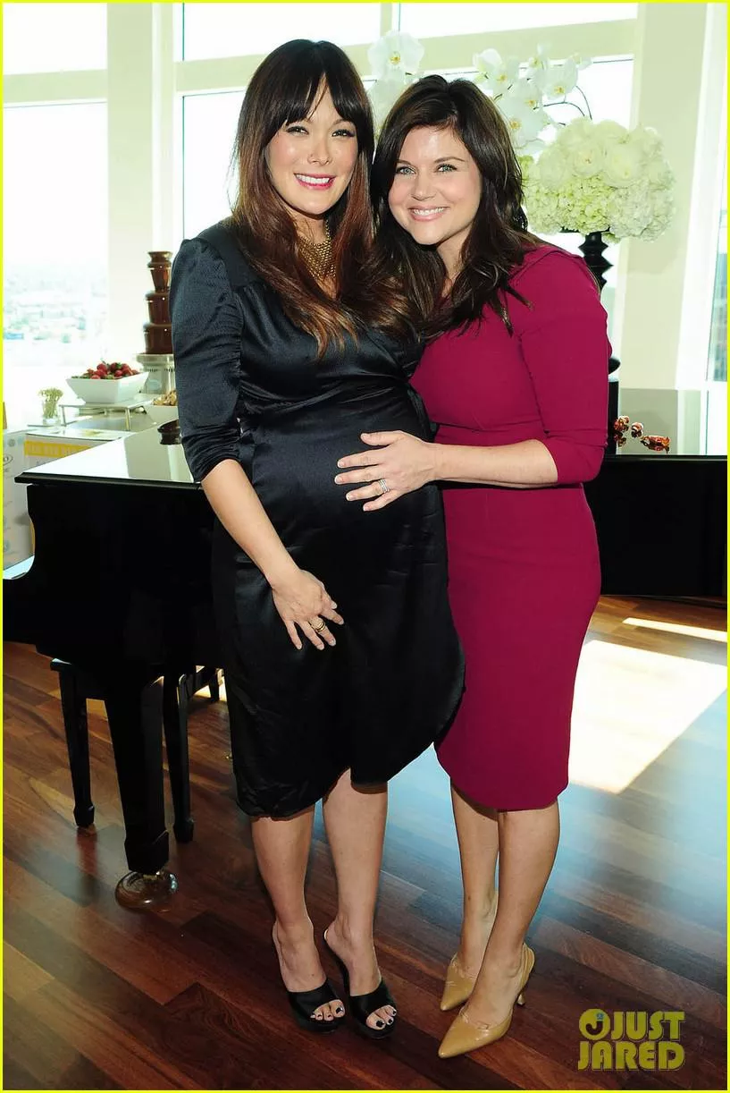 Lindsay Price (l) and Tiffani Thiessen