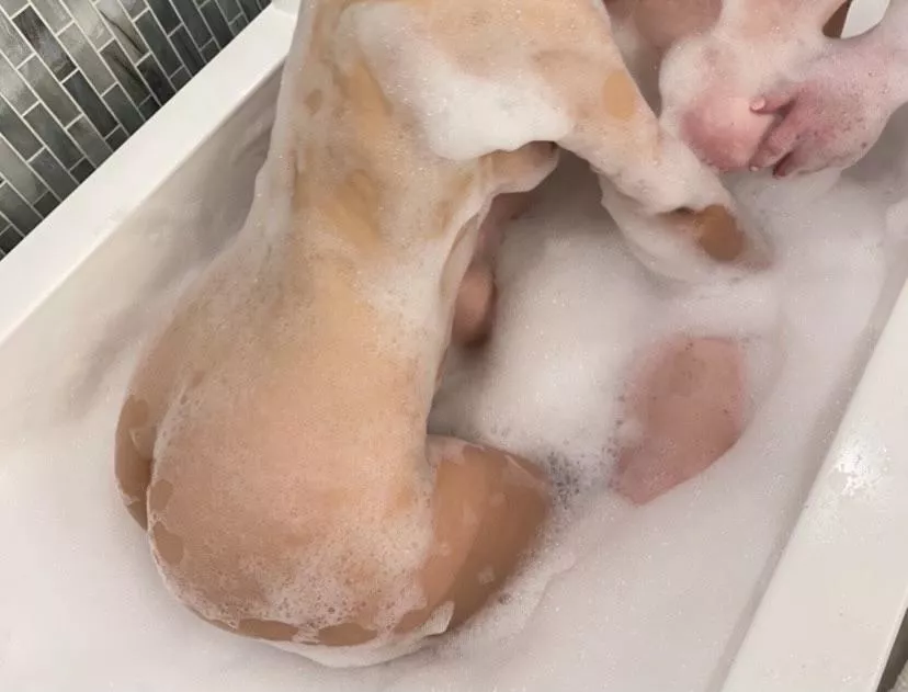 Little girl bath time 🛁