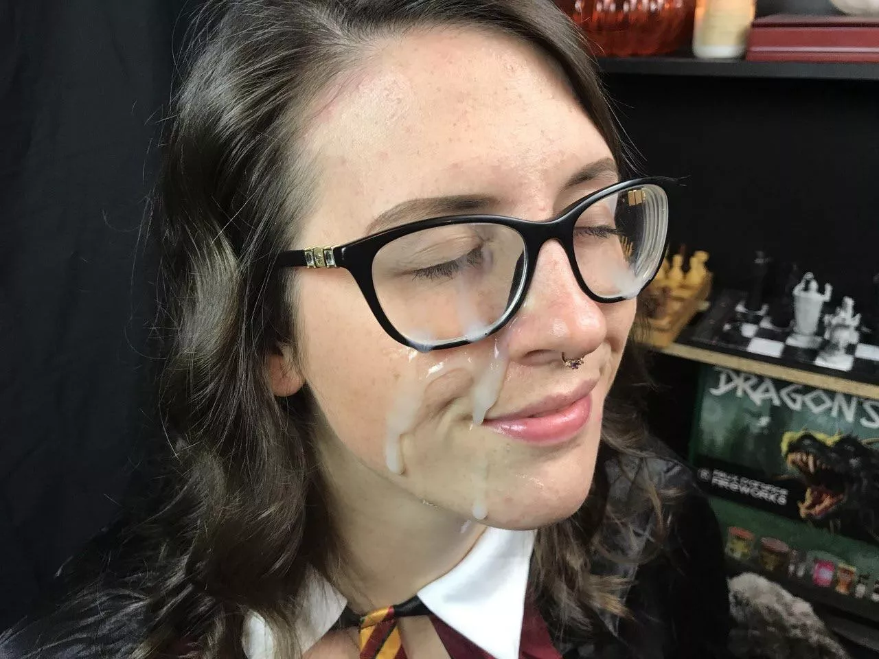 Little gryffindor cum slut