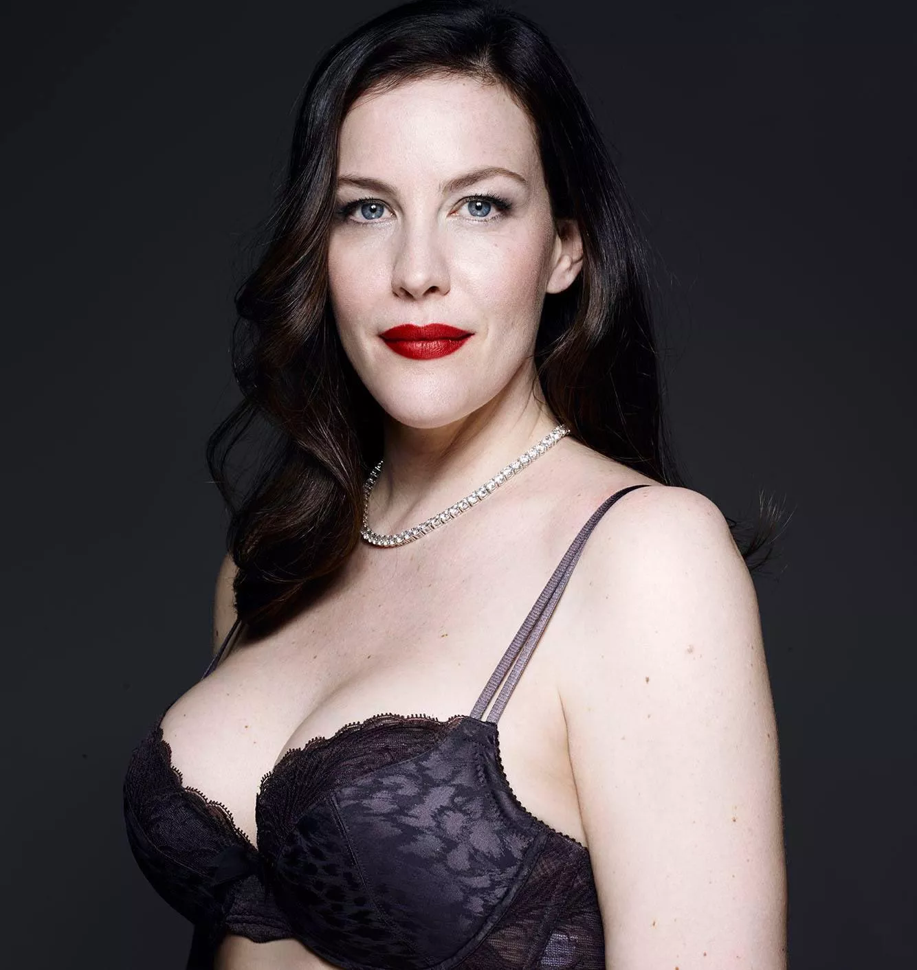 Liv Tyler looking like a friendâ€™s hot momâ€¦