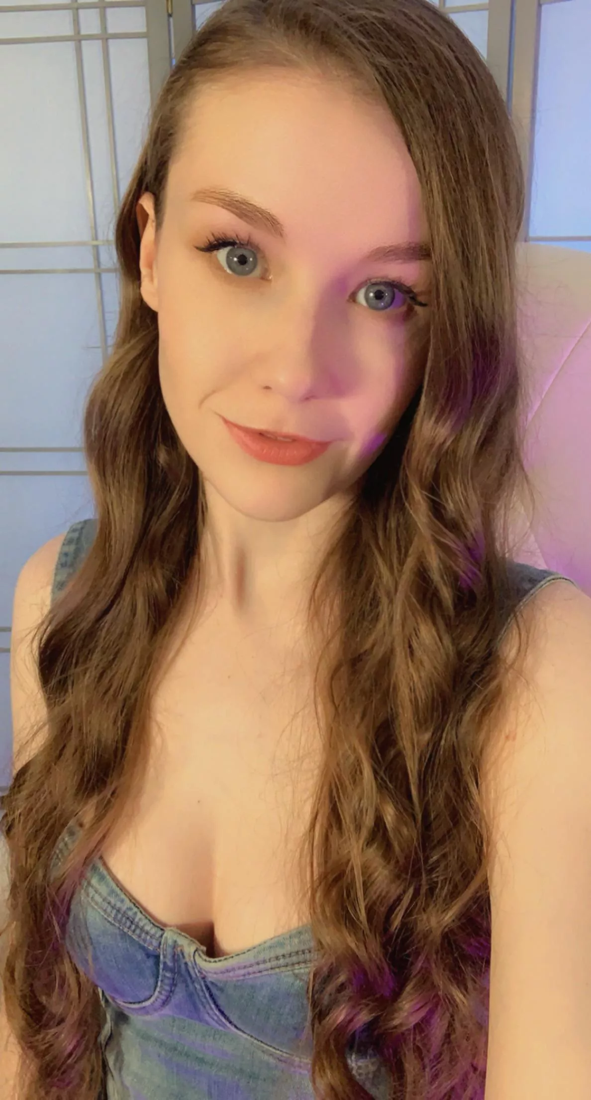 Live on twitch rn /EmilyBloomShow