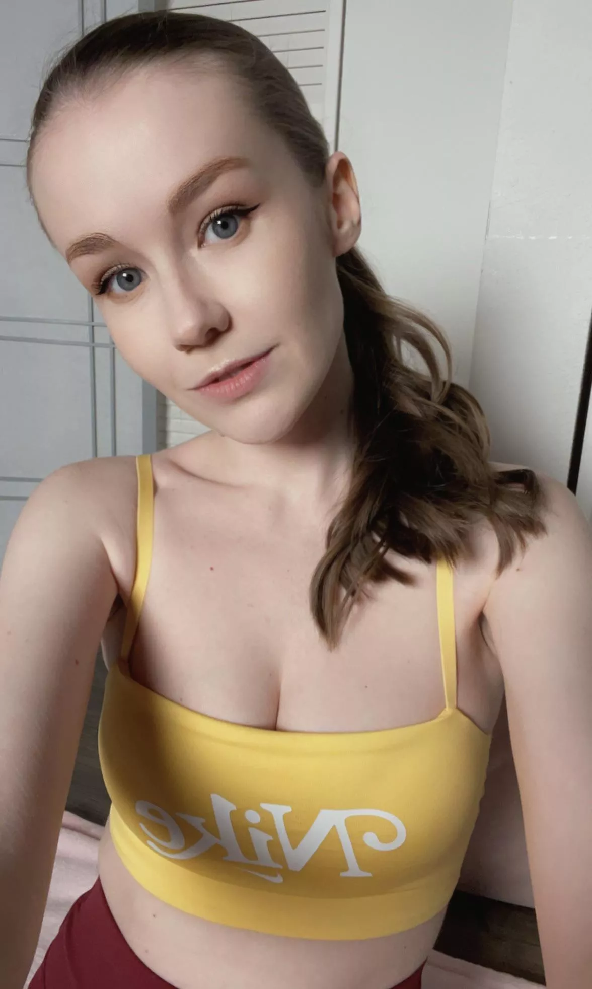 Live on twitch.tv/EmilyBloomShow