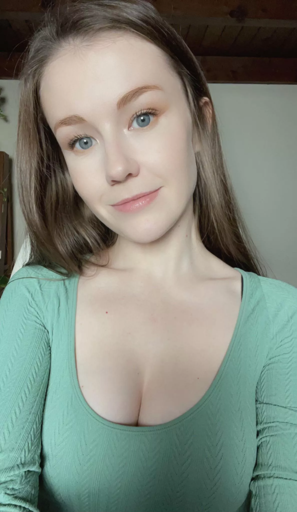 Live on twitch.tv/EmilyBloomShow rn