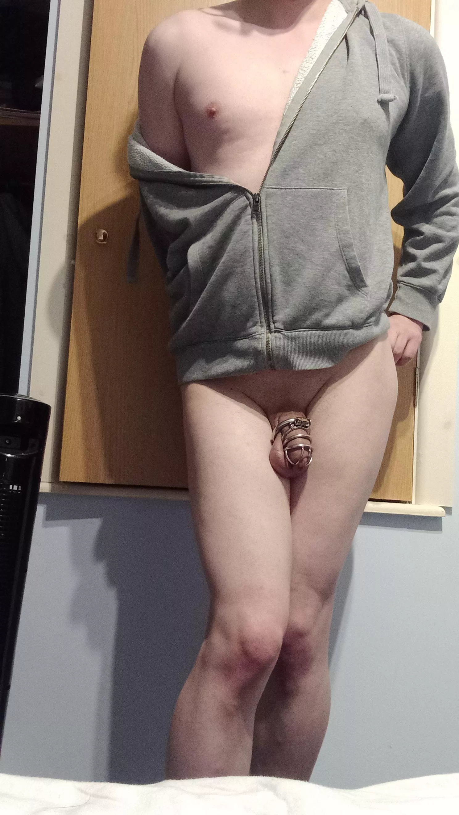 Locktober 8th: I quite like strutting around in nothing but a hoodie