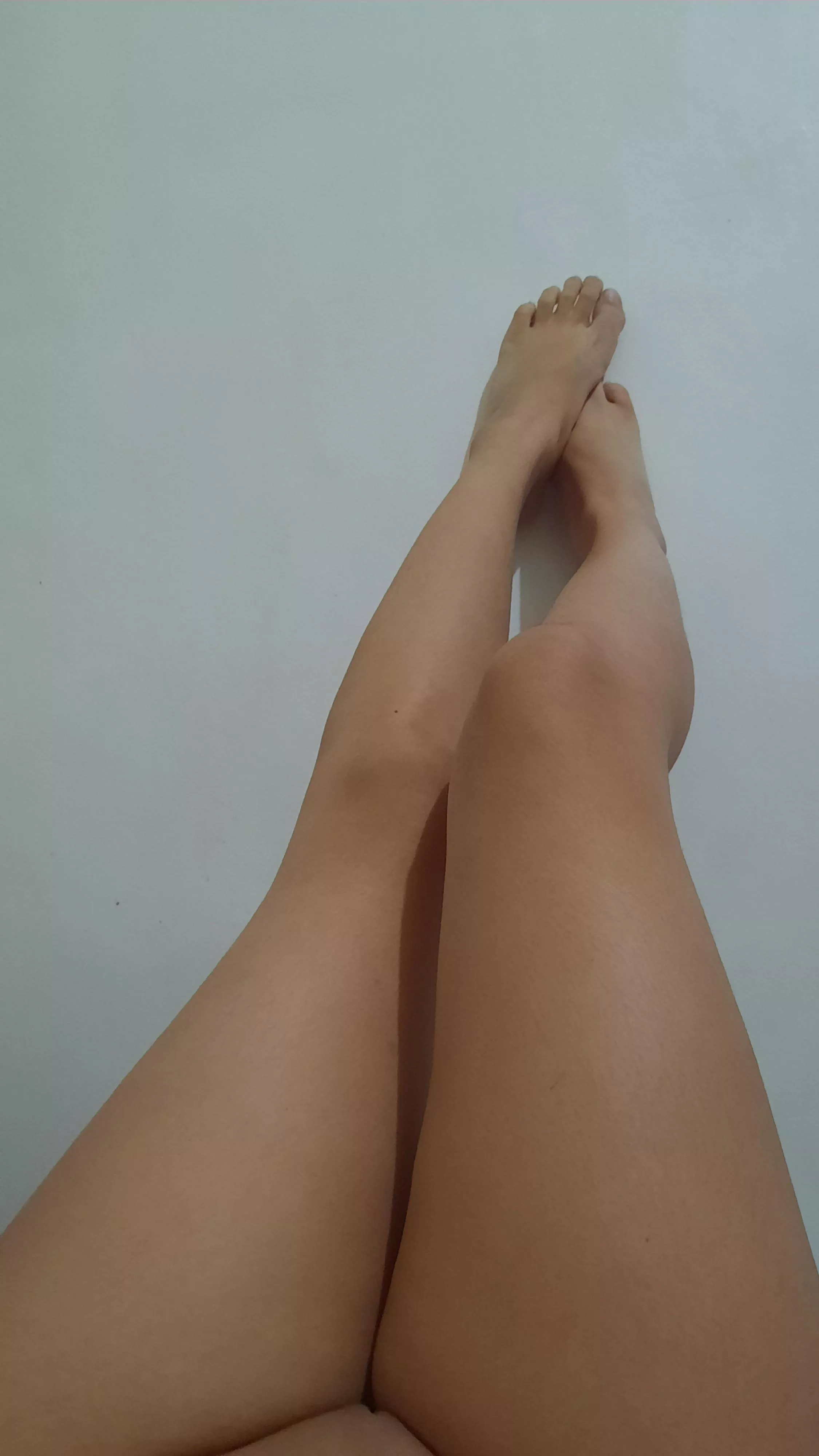 Long legs + thick thighs. Good morning ! [F]