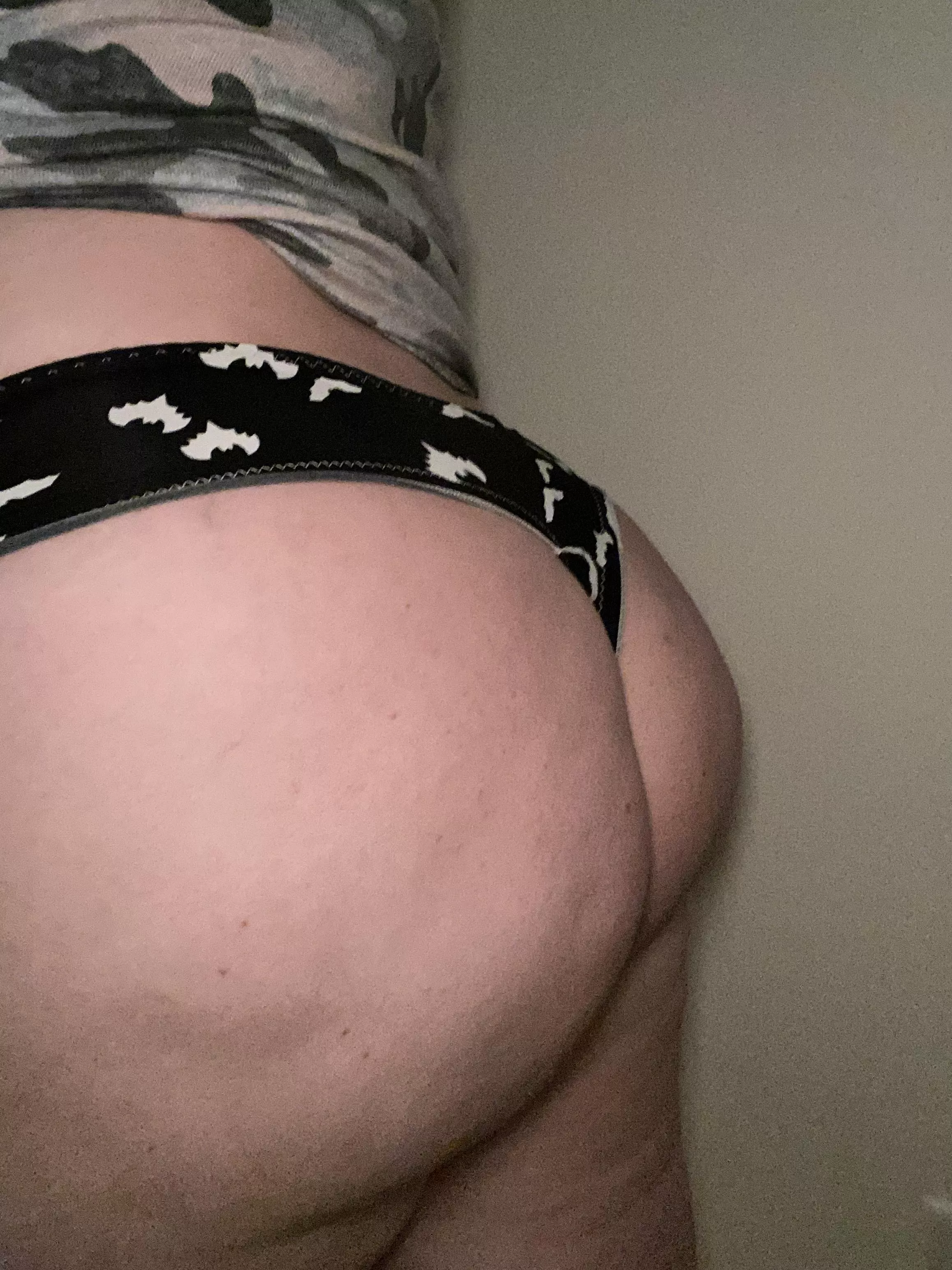 look at these bats trying to fly into my ass crack. I love halloween. [f] [oc]