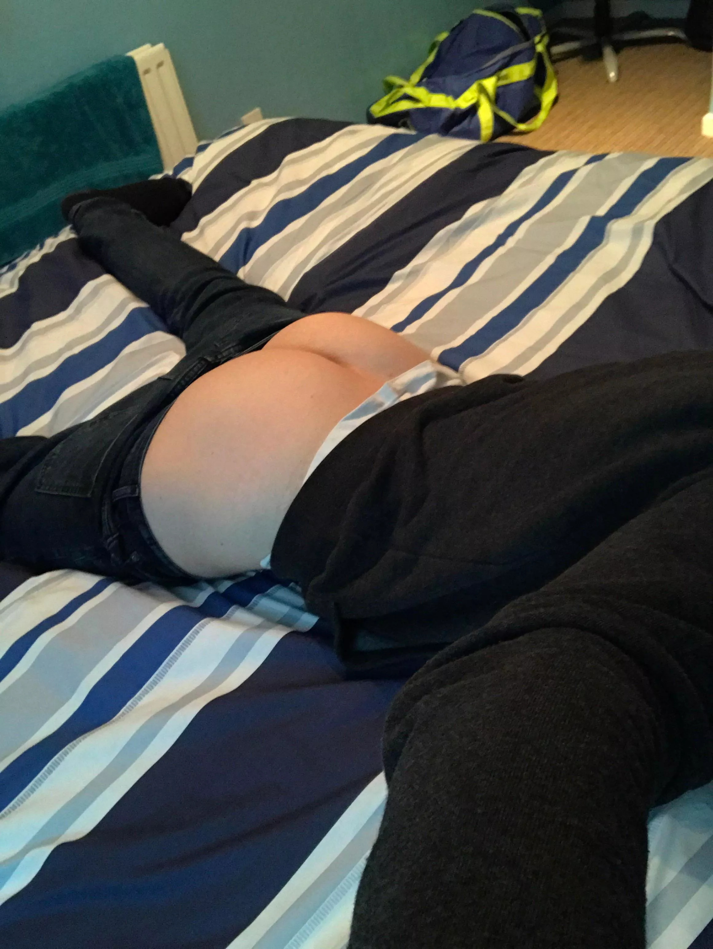 Looking for a man to share my bed…and my ass