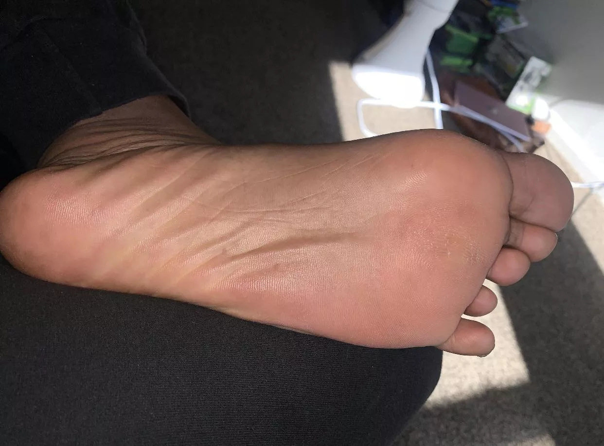 Looking for foot friends to talk to everyday and satisfy each other. ðŸ˜Š any takers Pm me ðŸ˜