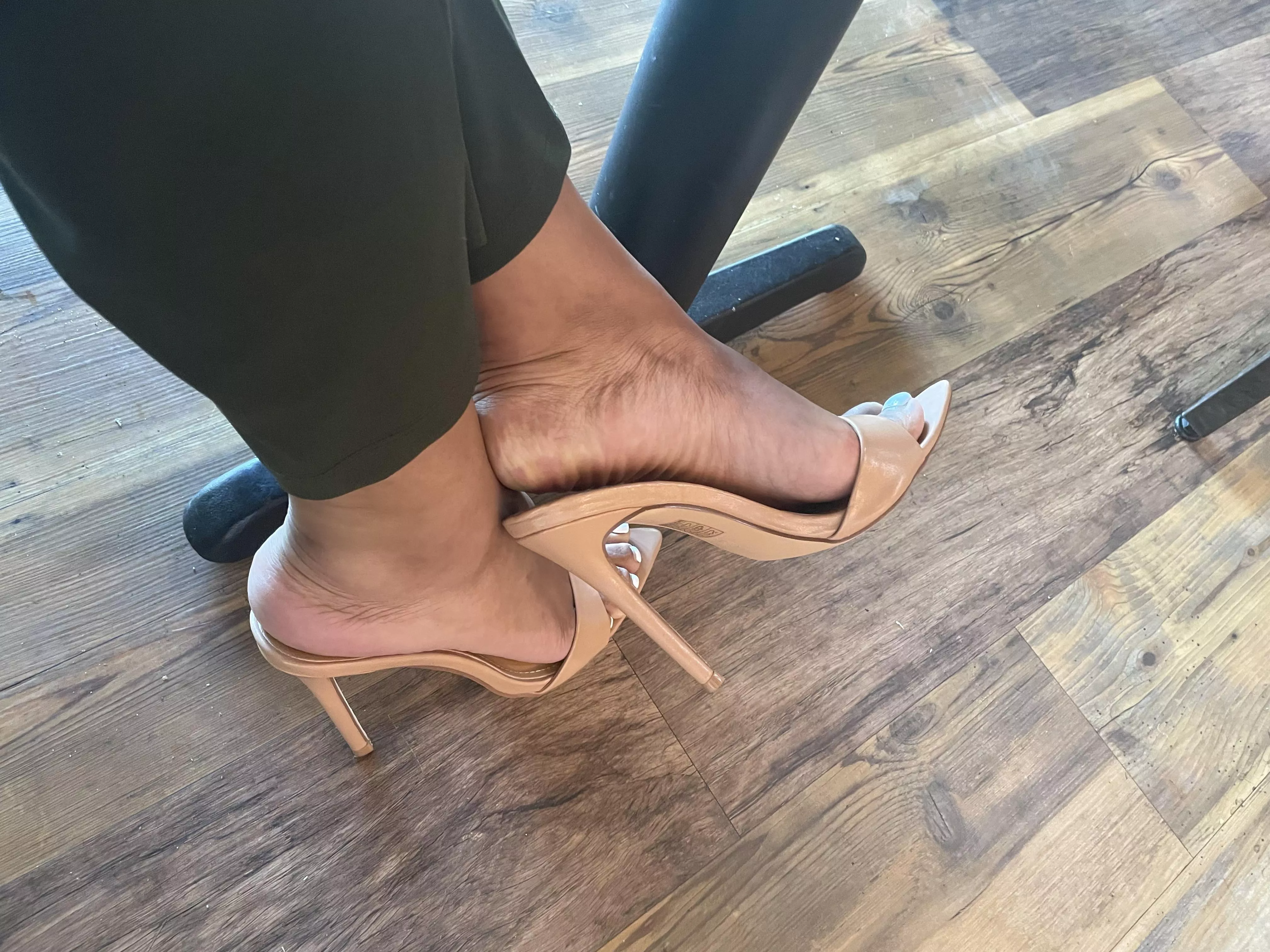 Love a nude heel for brunch â˜•ï¸ðŸ§‡