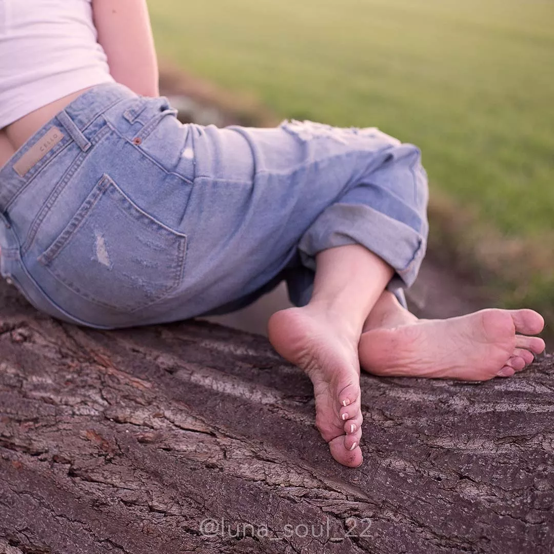 Love being barefoot outside ðŸ¥°