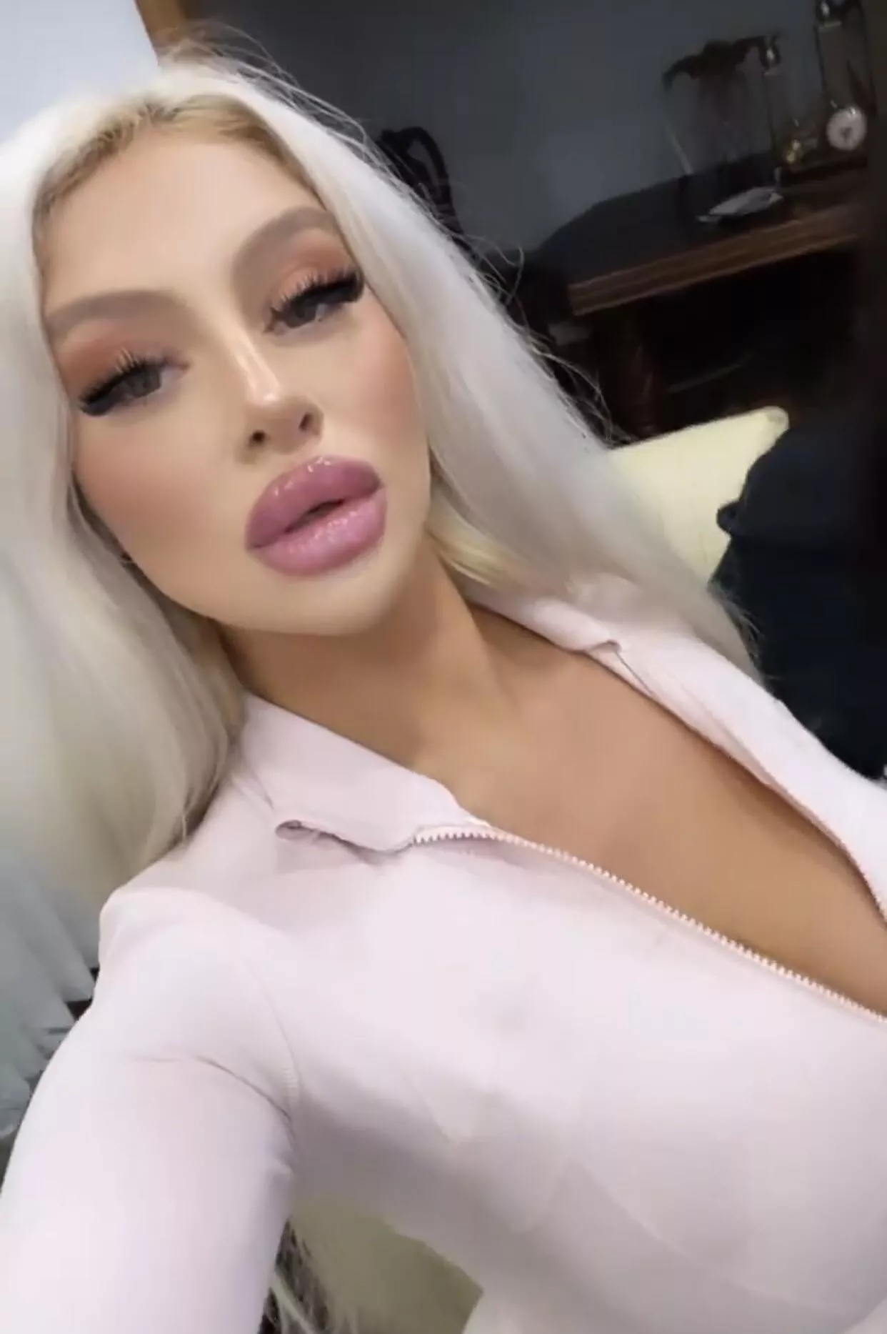 Love her lips.