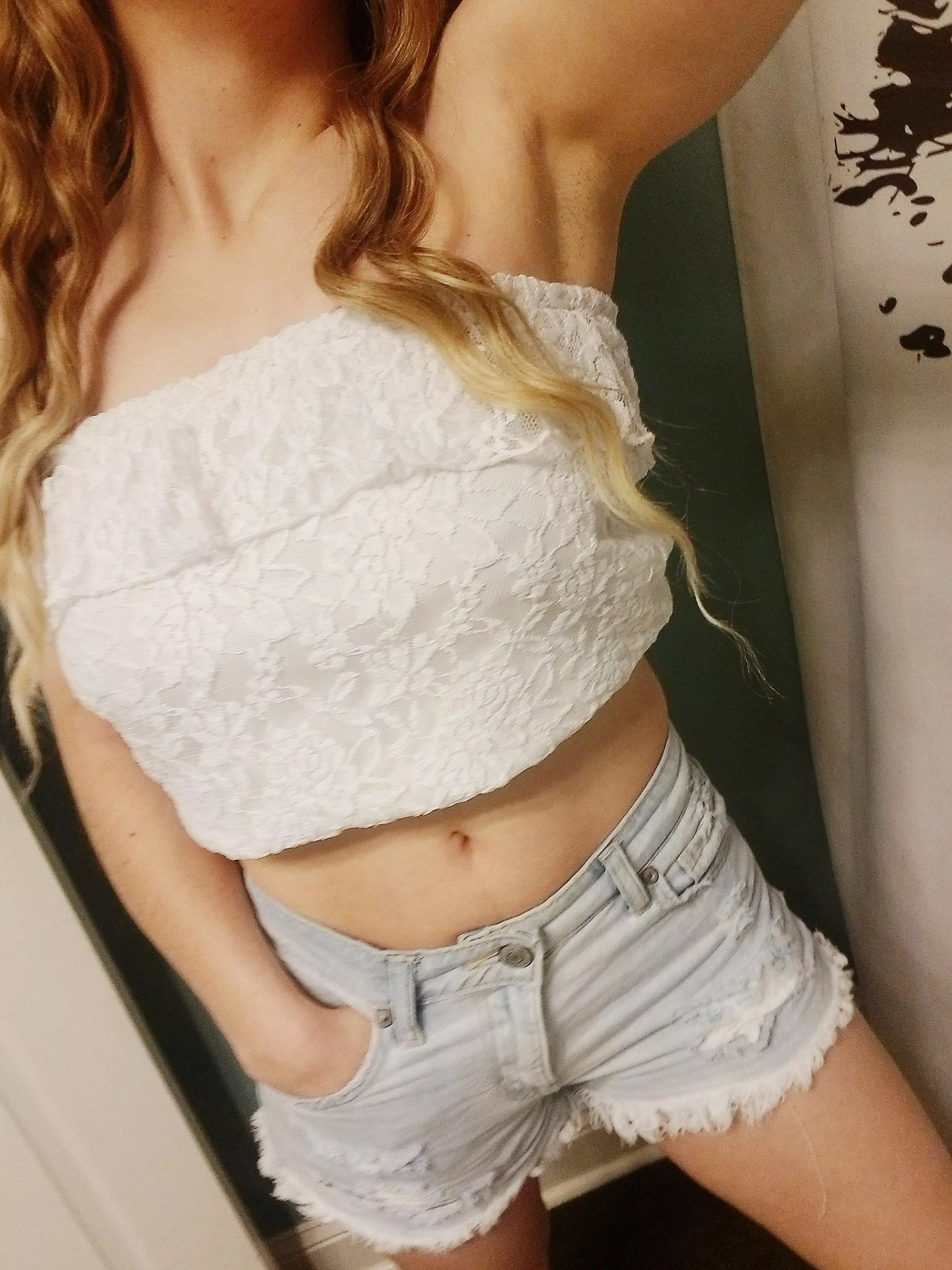 Love my lace top with my belly button peekin out