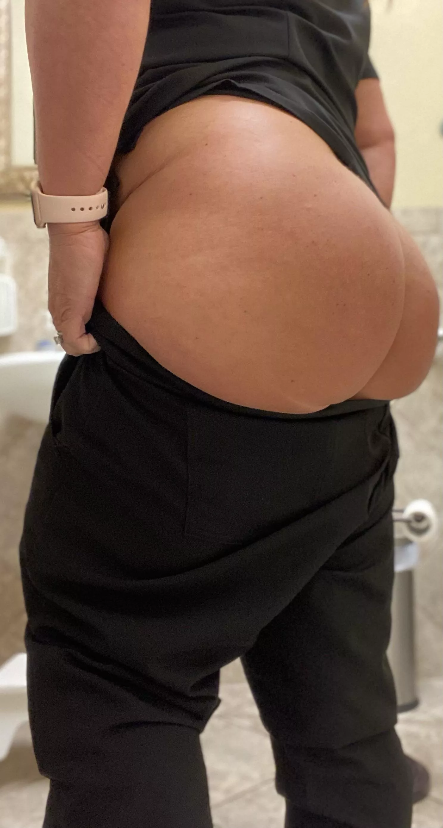 ❤️❤️Love new scrubs!!❤️❤️[f]40